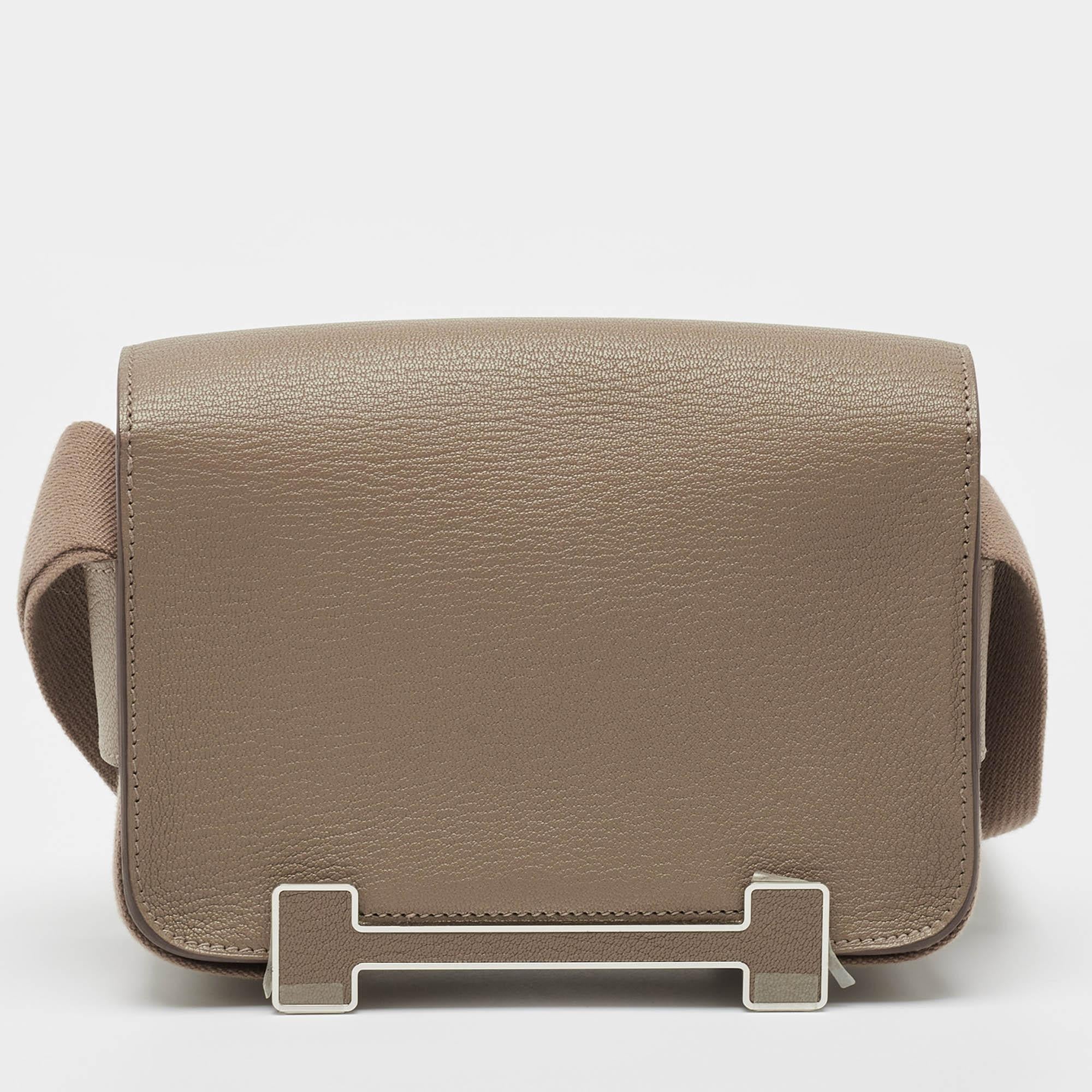 Hermès Etoupe Chevre Mysore Leather Palladium Finish Geta Bag In Excellent Condition In Dubai, Al Qouz 2