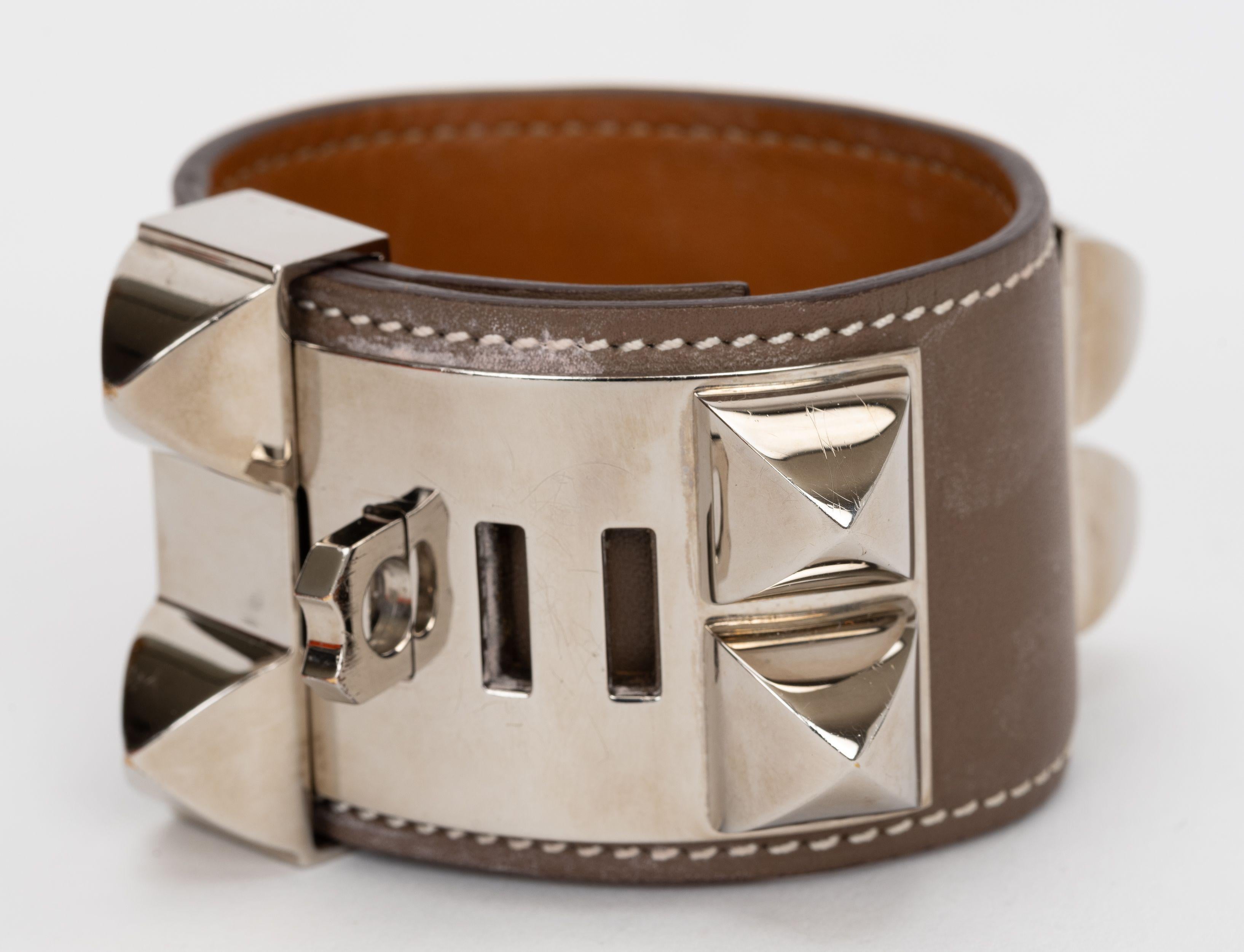 Hermes etoupe leather Collier De Chien Bracelet with palladium hardware. Date stamp M.
Comes with original pouch.