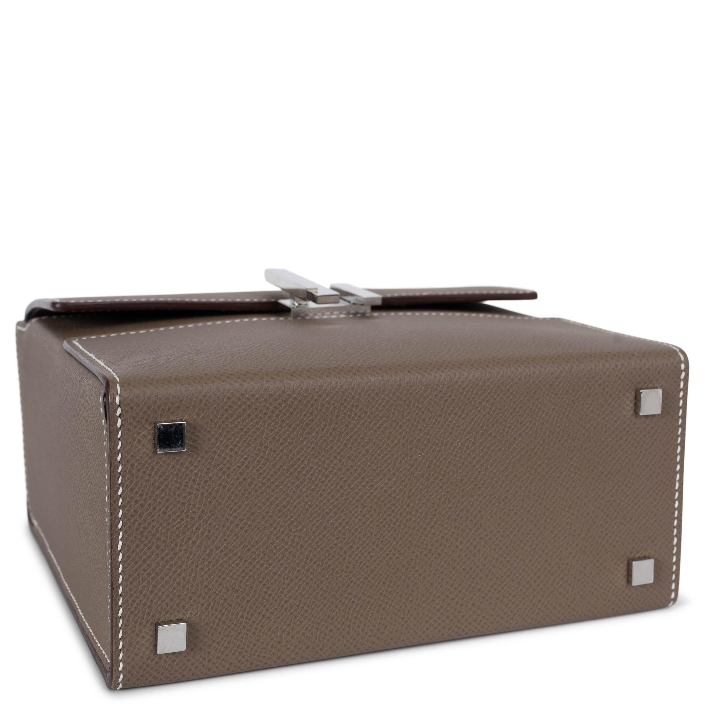 HERMES Etoupe Epsom leather CINHETIC 18 Box Top Handle Bag In Excellent Condition For Sale In Zürich, CH