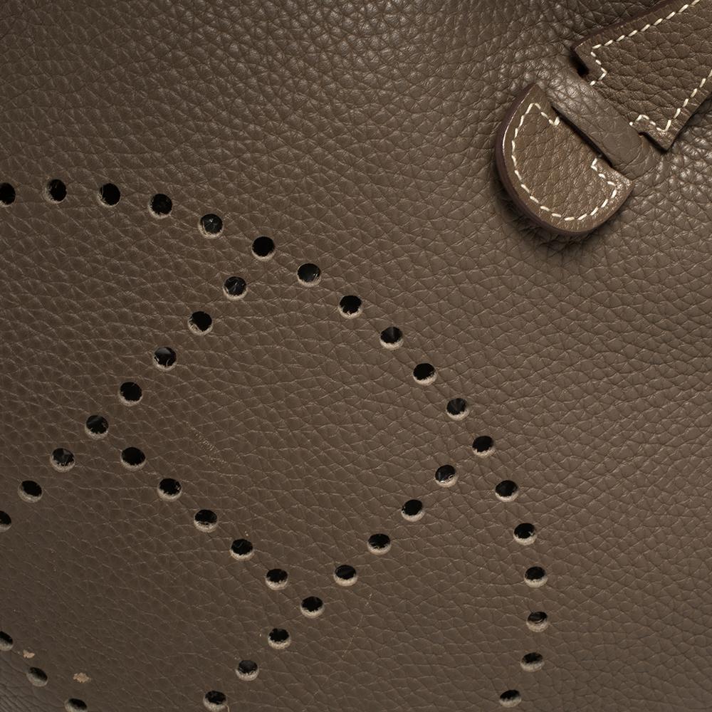 Hermes Etoupe Grey Taurillon Clemence Leather Evelyne III PM Bag In Good Condition In Dubai, Al Qouz 2