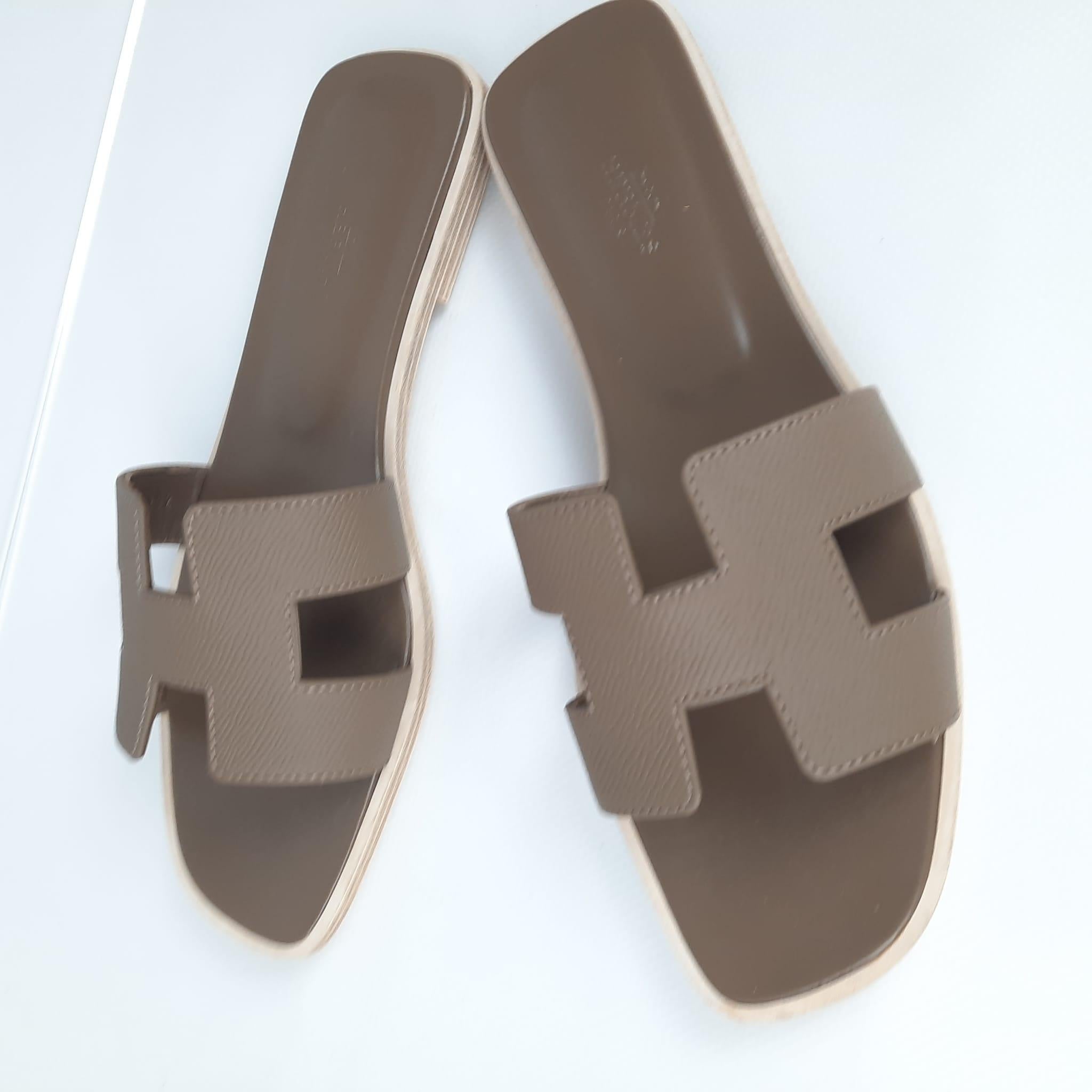 Size 37
Sandal in Epsom calfskin with iconic 