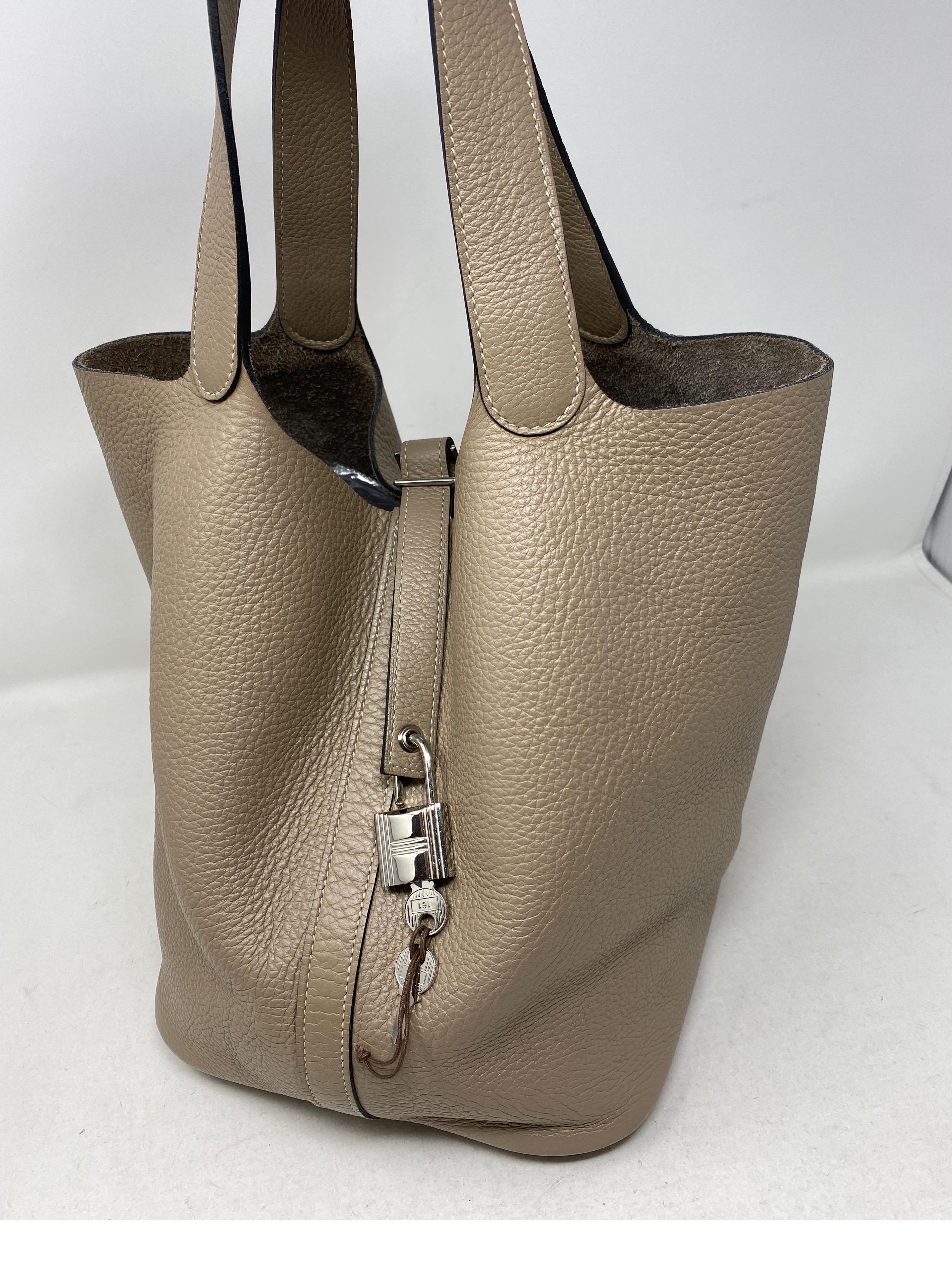 Hermes Etoupe Picotin GM Bag. Excellent like new condition. Beautiful light grey color bag. Palladium hardware. Larger GM size bag. Beautiful leather from Hermes. Don't miss out on this one. Includes lock, keys, and dust cover. Guaranteed authentic. 
