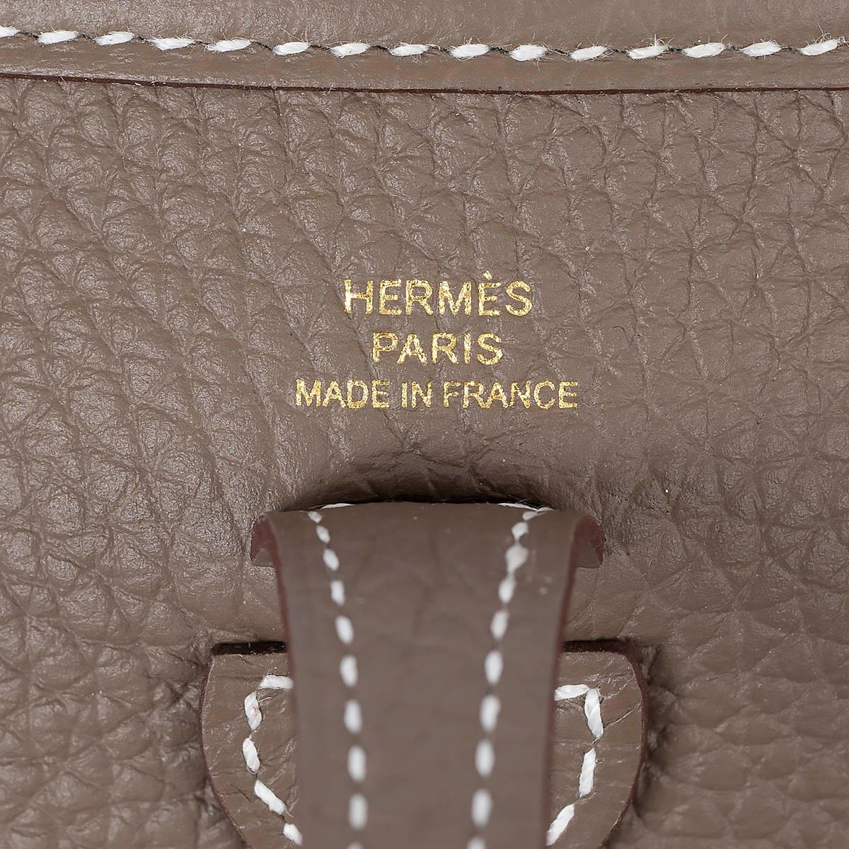 HERMES Etoupe taupe Clemence leather & Indigo EVELYNE 16 TPM Crossbody Bag For Sale 1