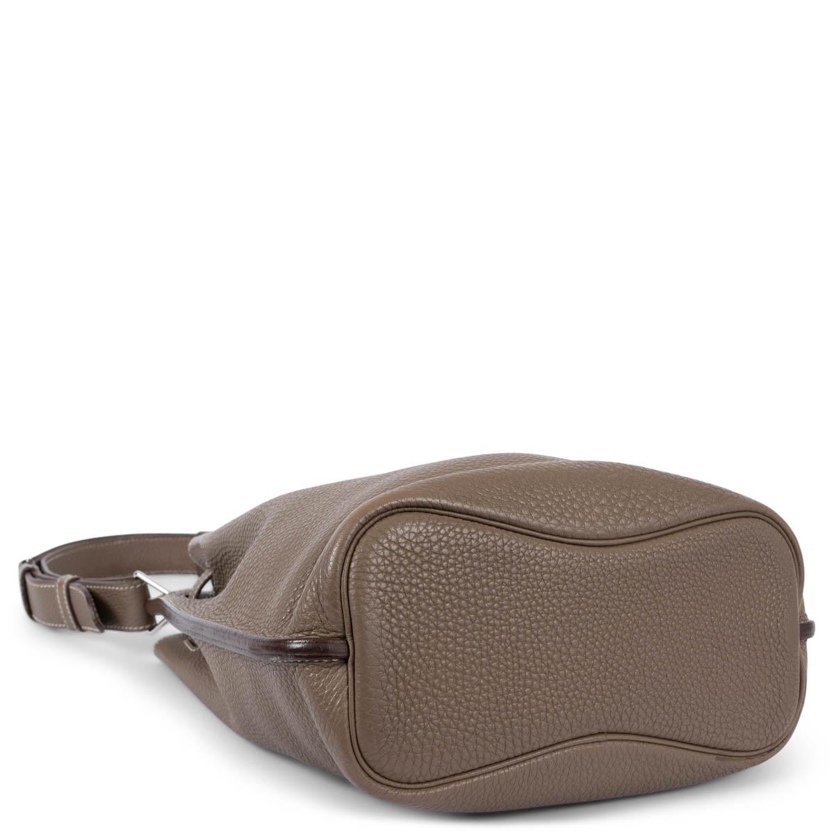 Gris HERMÈS Sac hobo SO KELLY 22 couleur taupe étoupe en cuir Clemence
