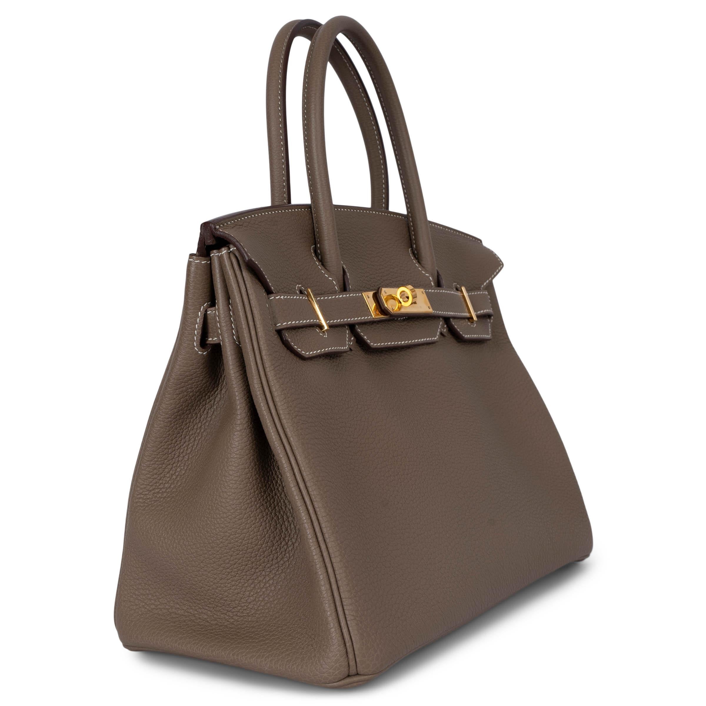 100% authentic Hermès Birkin 30 bag in Etoupe (taupe) Veau Togo leather with gold-plated hardware and contrasting white stitching. Lined in Chèvre (goat skin) with an open pocket against the front and a zipper pocket against the back. Has been