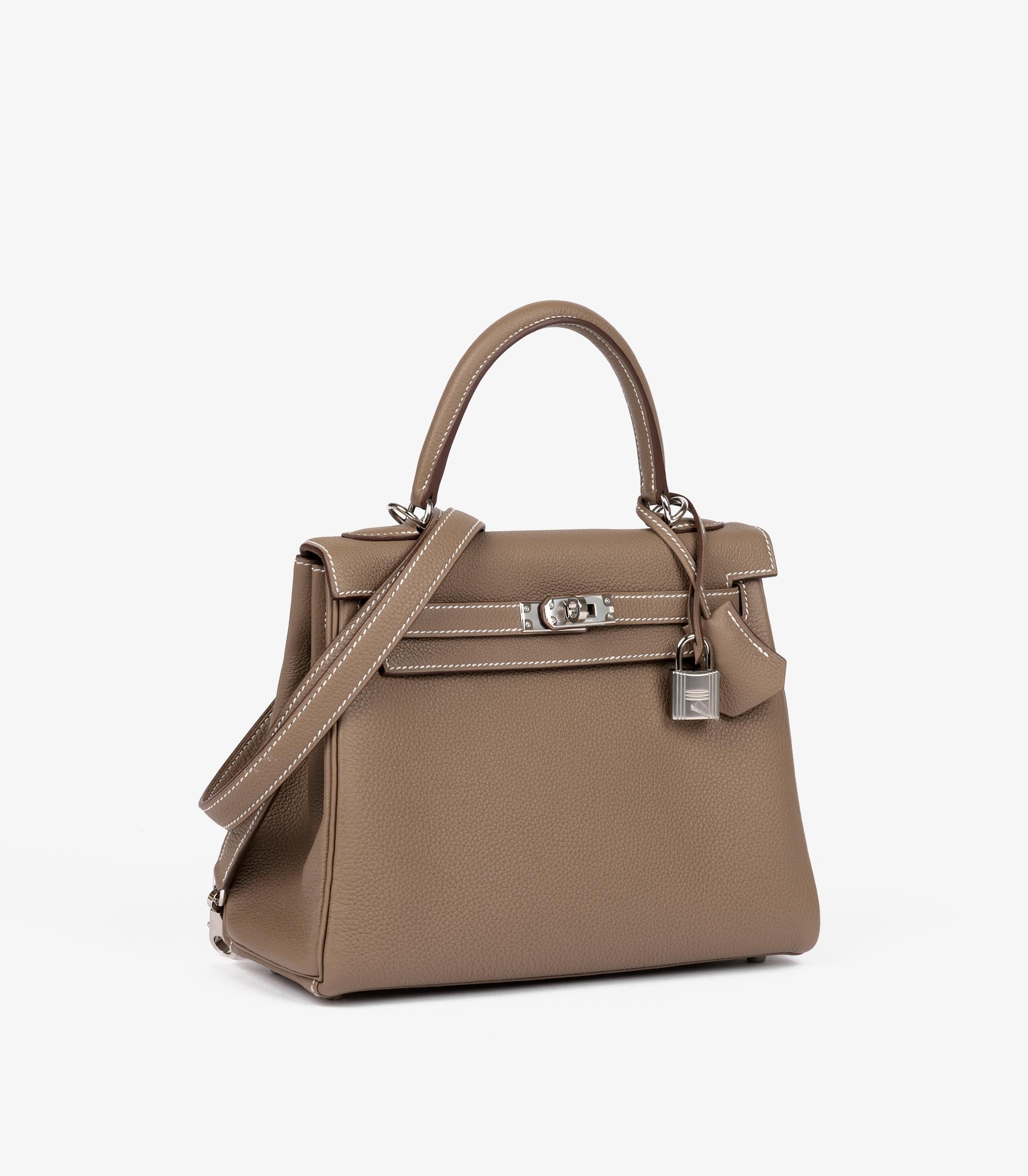 Hermès Etoupe Togo Leather Kelly 25cm Retourne (Braun) im Angebot