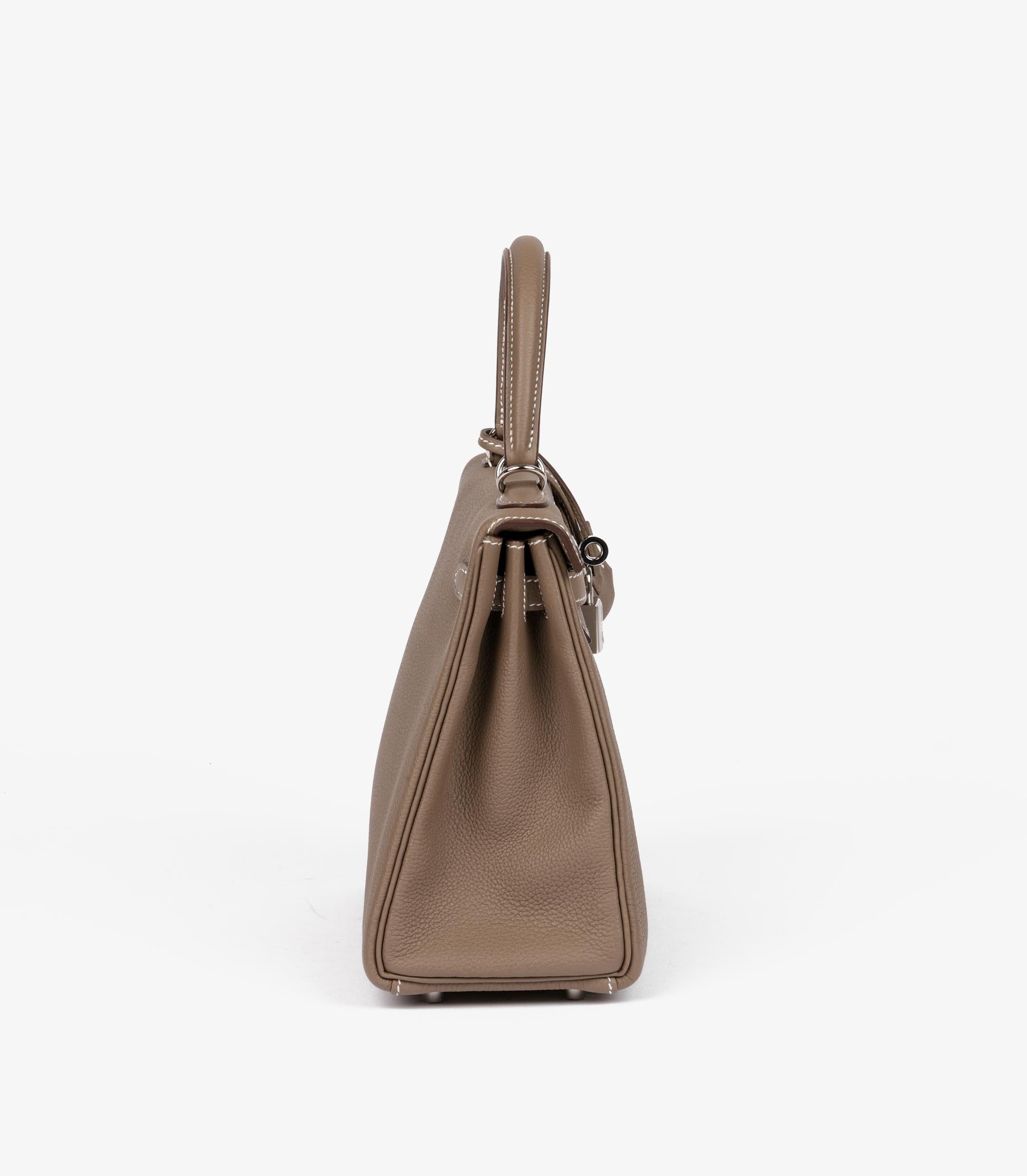 Hermès Etoupe Togo Leather Kelly 25cm Retourne im Zustand „Hervorragend“ im Angebot in Bishop's Stortford, Hertfordshire