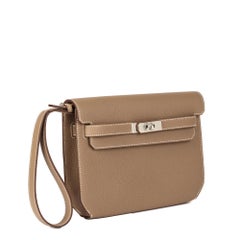 Hermès Étoupe Togo Leder Kelly Depeches 25cm Pochette