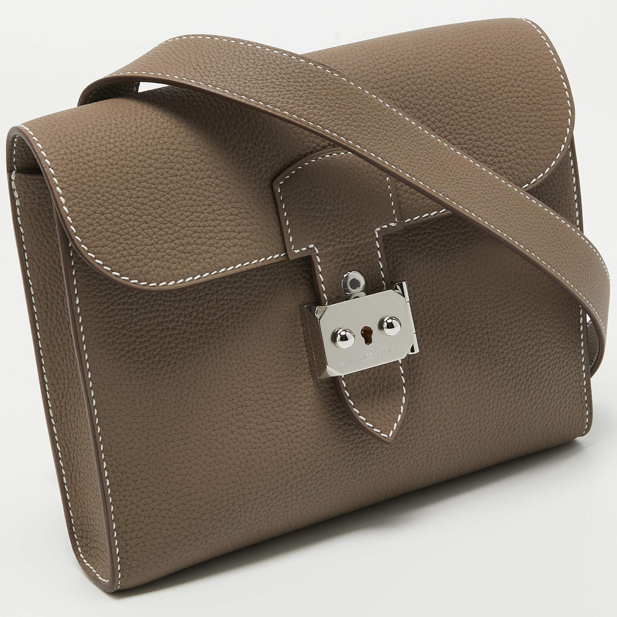 Hermès Etoupe Togo Leather Sac A Depeches 21 Bag Excellent état à Dubai, Al Qouz 2