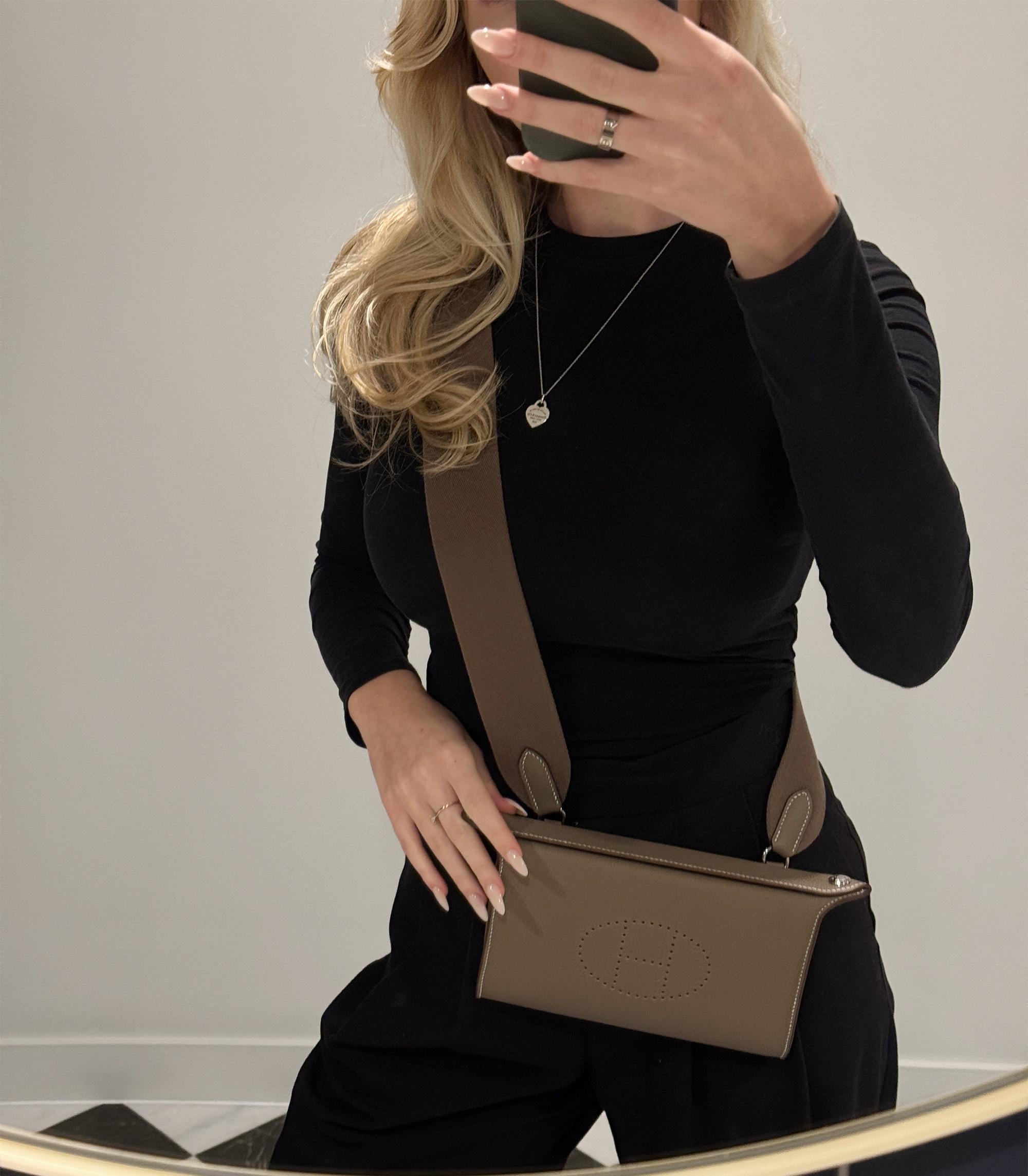 Hermès Etoupe Togo Leather Videpoches

Product Details
Xupes Ref: CB1523
Brand: Hermès
Model: Videpoches
Type: Shoulder, Crossbody
Serial Number: B
Age: 2023
Accompanied By: Hermès Dust Bag, Box, Carebooklet, Ribbon, Copy of Receipt
Colour: