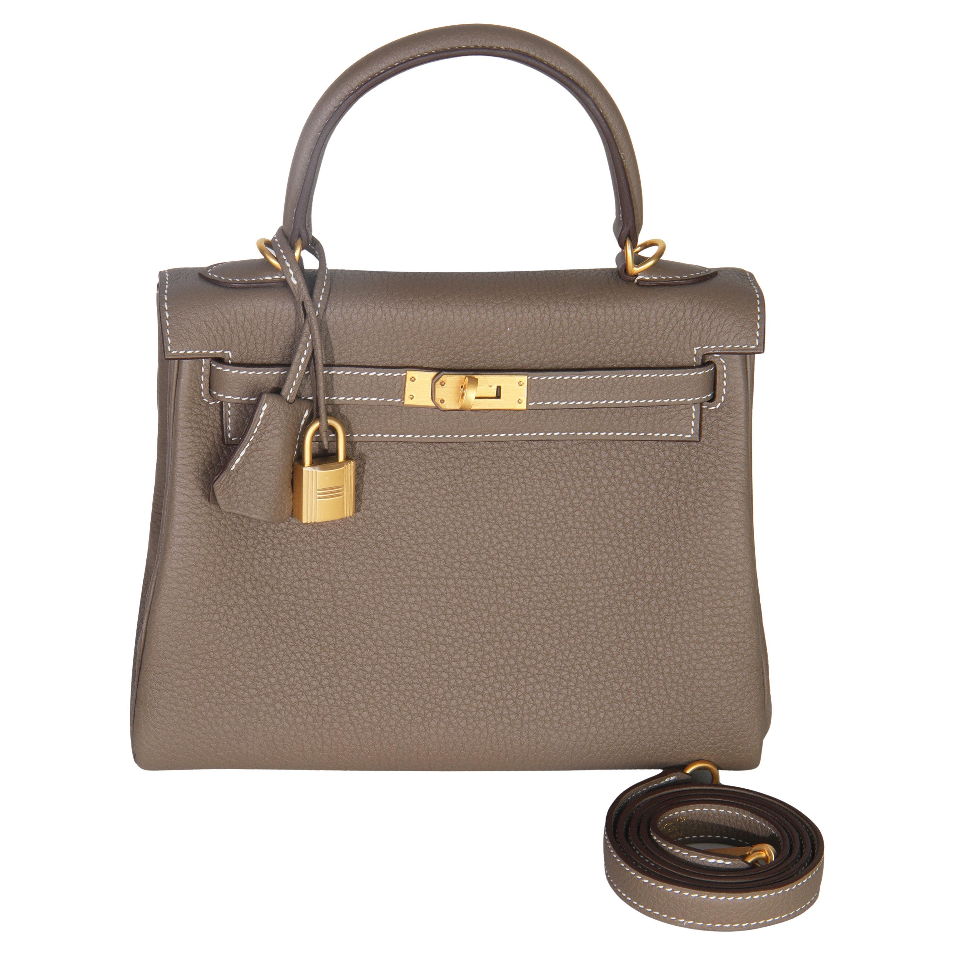 Hermès Etoupe Togo Retourne Kelly 25 GHW in vendita