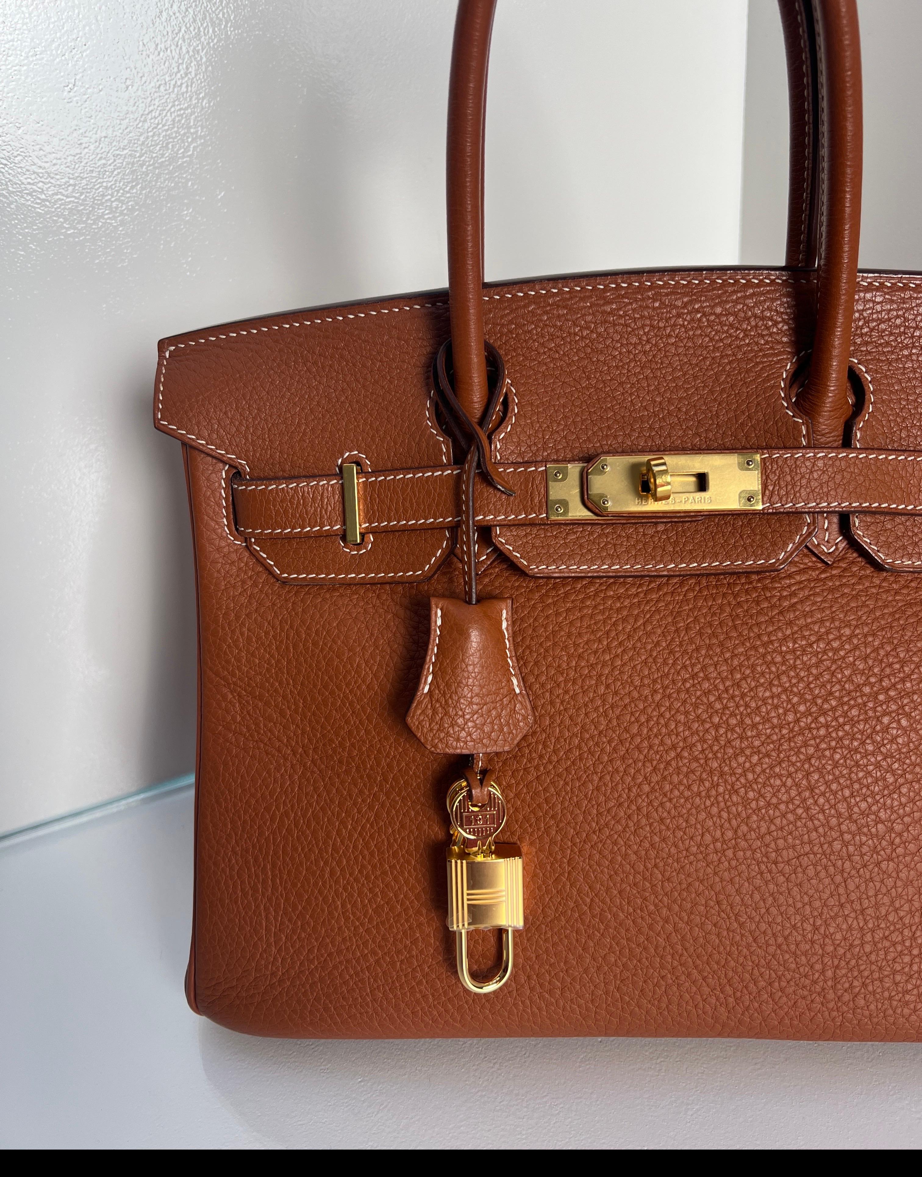 Borsa Hermes Etrusque Birkin 30. Raro colore abbronzatura oro con hardware oro. Condizioni eccellenti. Interni puliti. Borsa Birkin vintage. La taglia più desiderata. Include clochette, lucchetto, chiavi e sacchetto antipolvere. Garanzia di