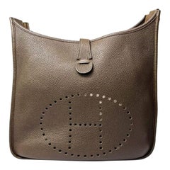 Hermés Evelyn Shoulder Bag in Brown Grained Leather with Silver Hardware