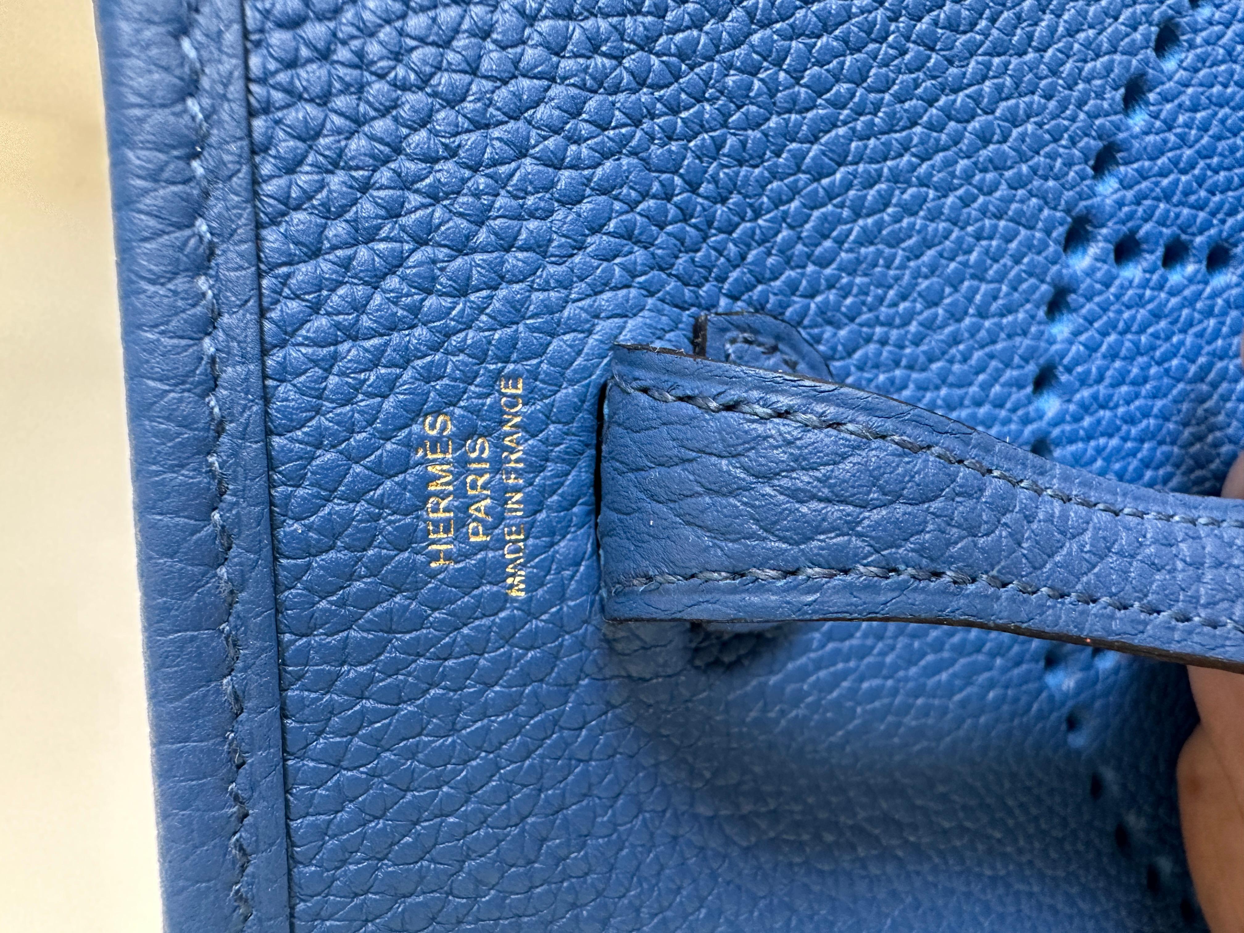 Hermes Evelyne Tpm 16
This Evelyne TPM is in Blue France clemence leather with palladium hardware and features tonal stitching stitching, pull tab top closure and a blue removable canvas and leather shoulder/crossbody strap.

The interior is lined