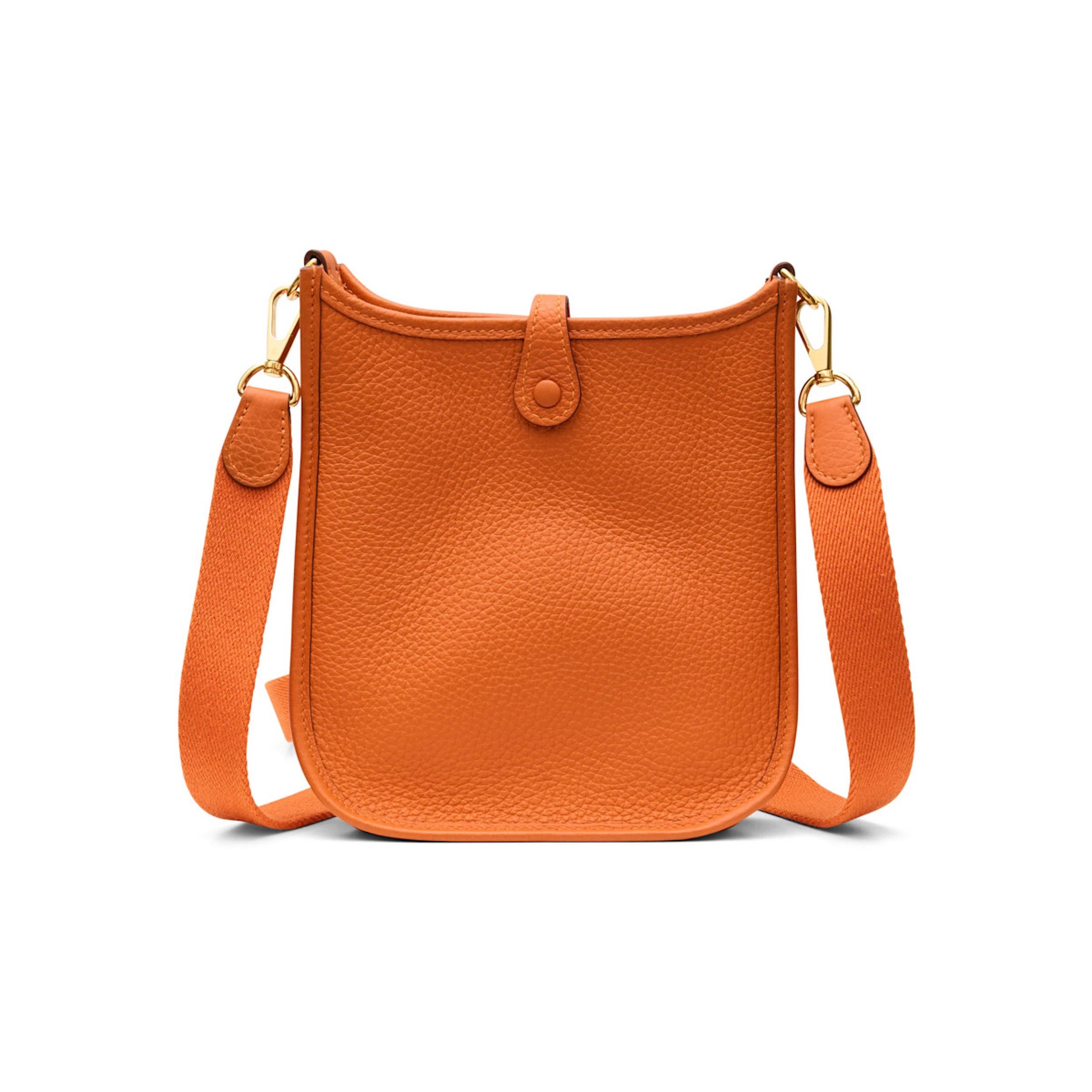 *Orange
*Gold-tone hardware
*Signature perforated H logo
*Originally designed by Evelyne Bertrand in 1978
*Press-stud fastening, main compartment, and internal logo stamp
*Includes a detachable canvas shoulder strap
*Stamp B, Year 2023
*Condition: