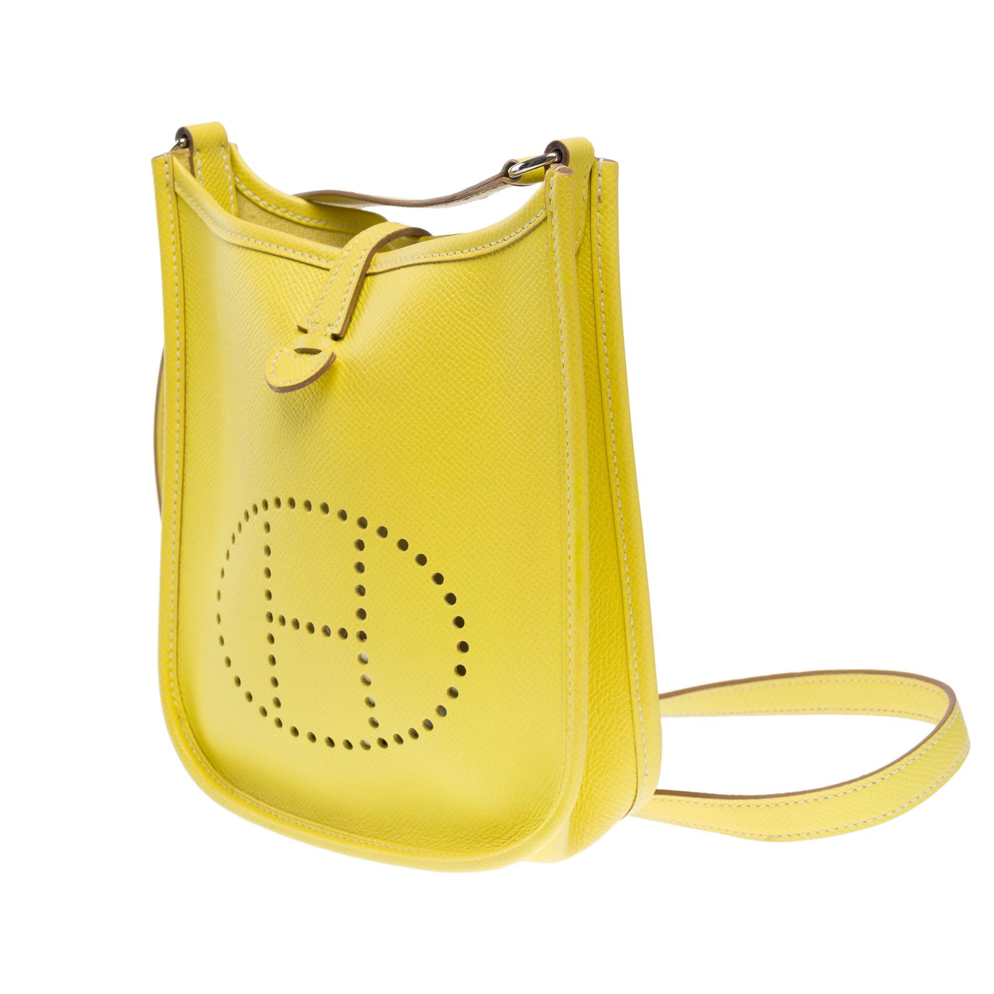 Hermès Evelyne 16 TPM shoulder bag in Lime Epsom calf leather, PHW In Excellent Condition In Paris, IDF