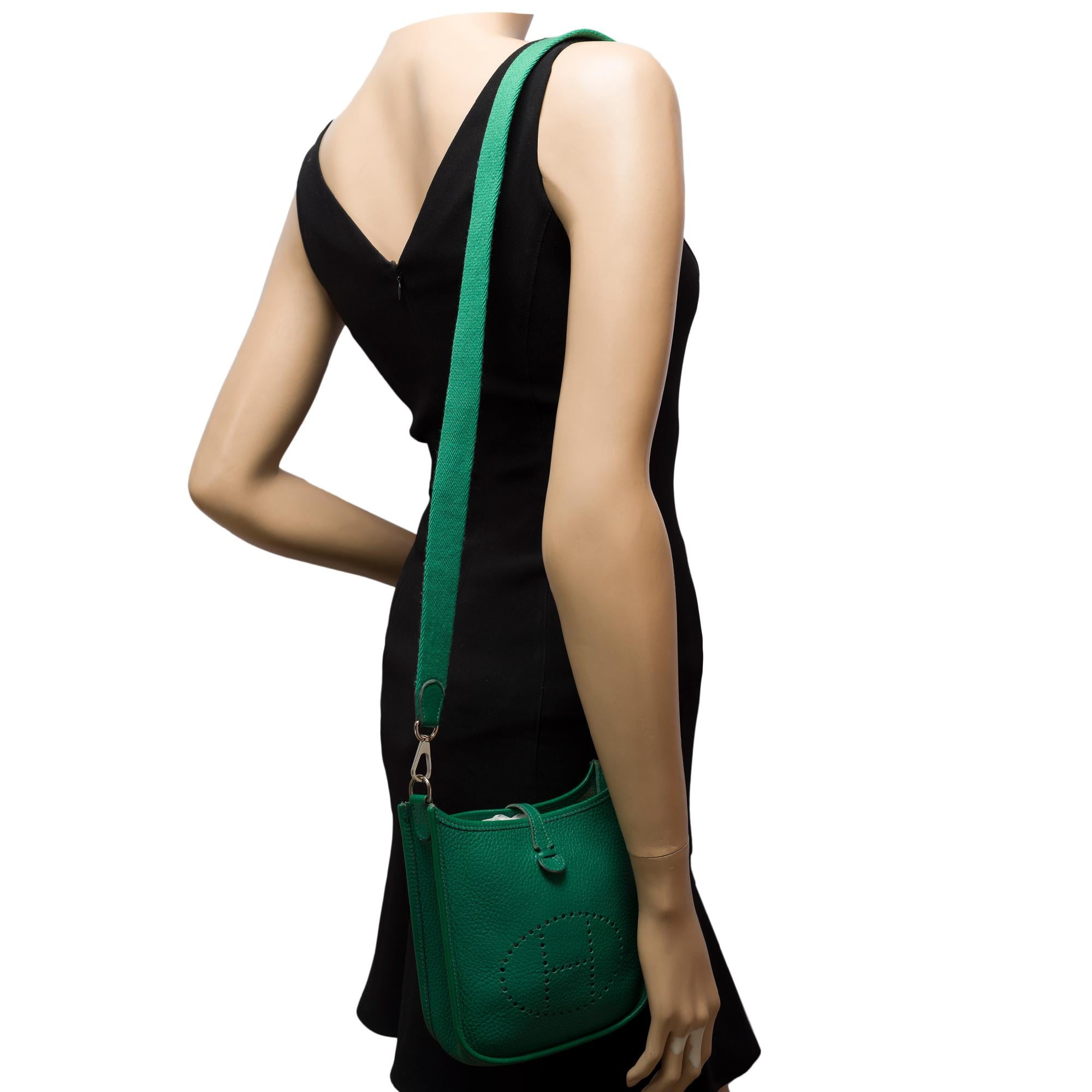 Hermès Evelyne 16 TPM shoulder bag in Vert Jade Taurillon Clemence leather, PHW For Sale 6