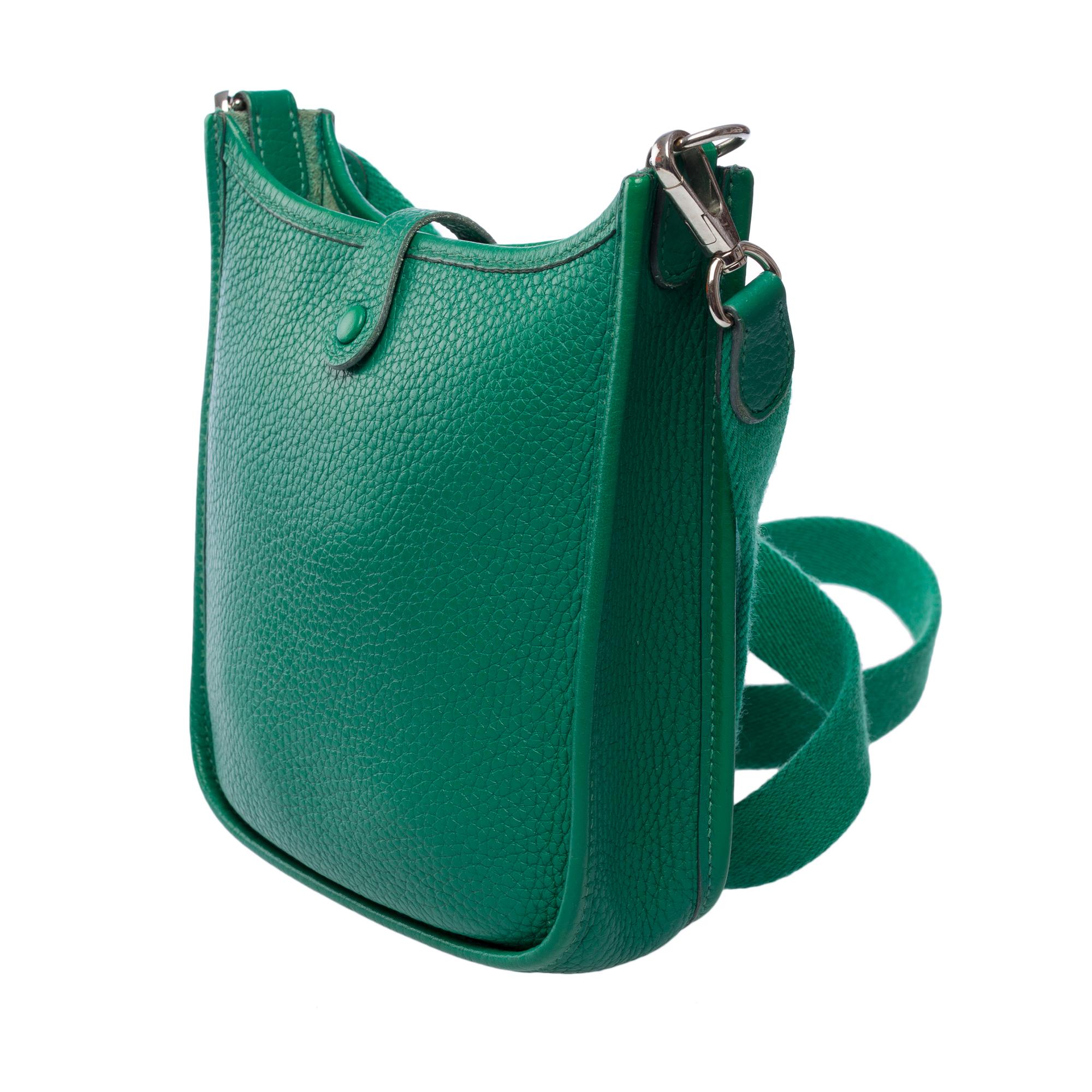 Women's Hermès Evelyne 16 TPM shoulder bag in Vert Jade Taurillon Clemence leather, PHW For Sale
