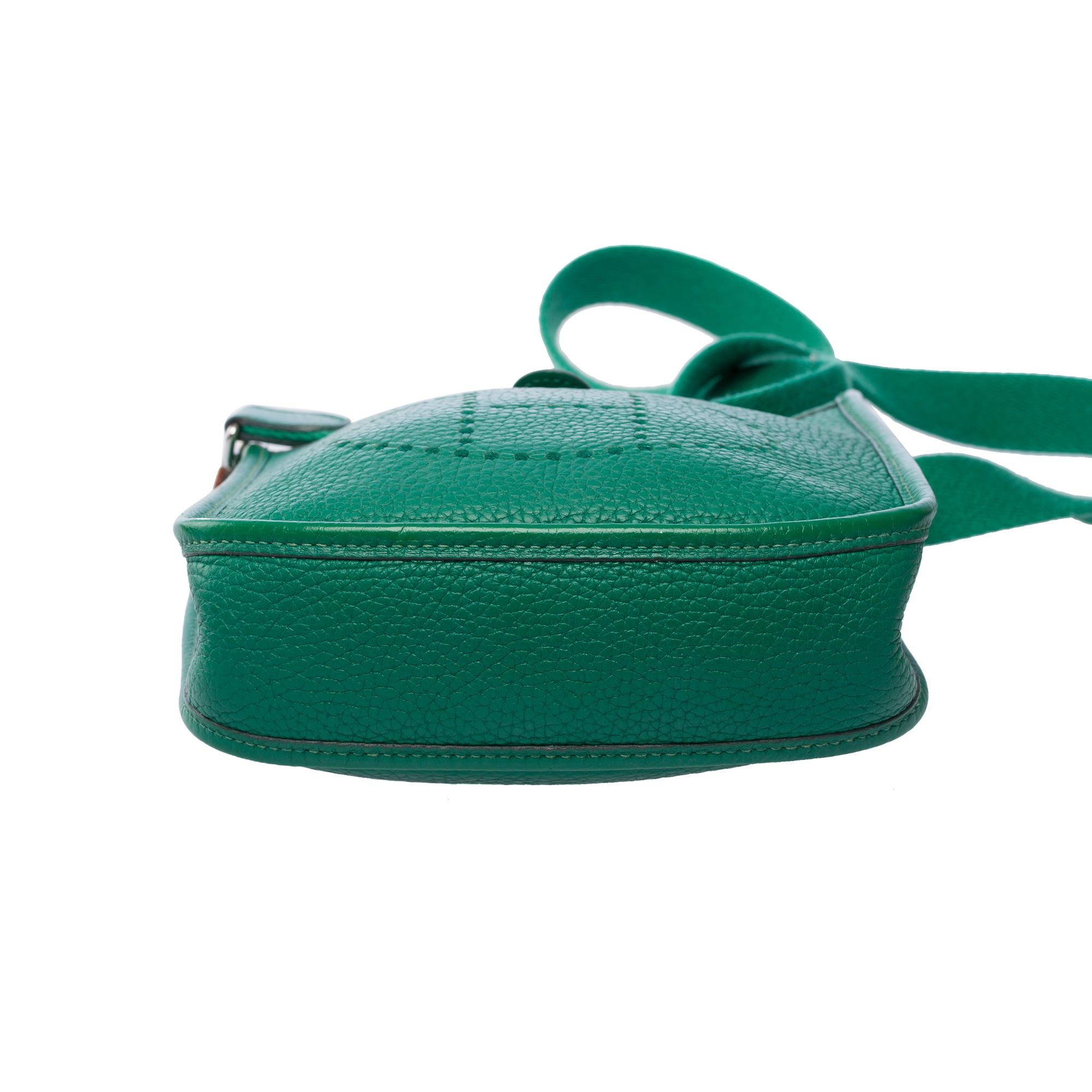 Hermès Evelyne 16 TPM shoulder bag in Vert Jade Taurillon Clemence leather, PHW For Sale 4