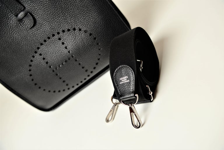 Evelyne leather crossbody bag Hermès Black in Leather - 35862786