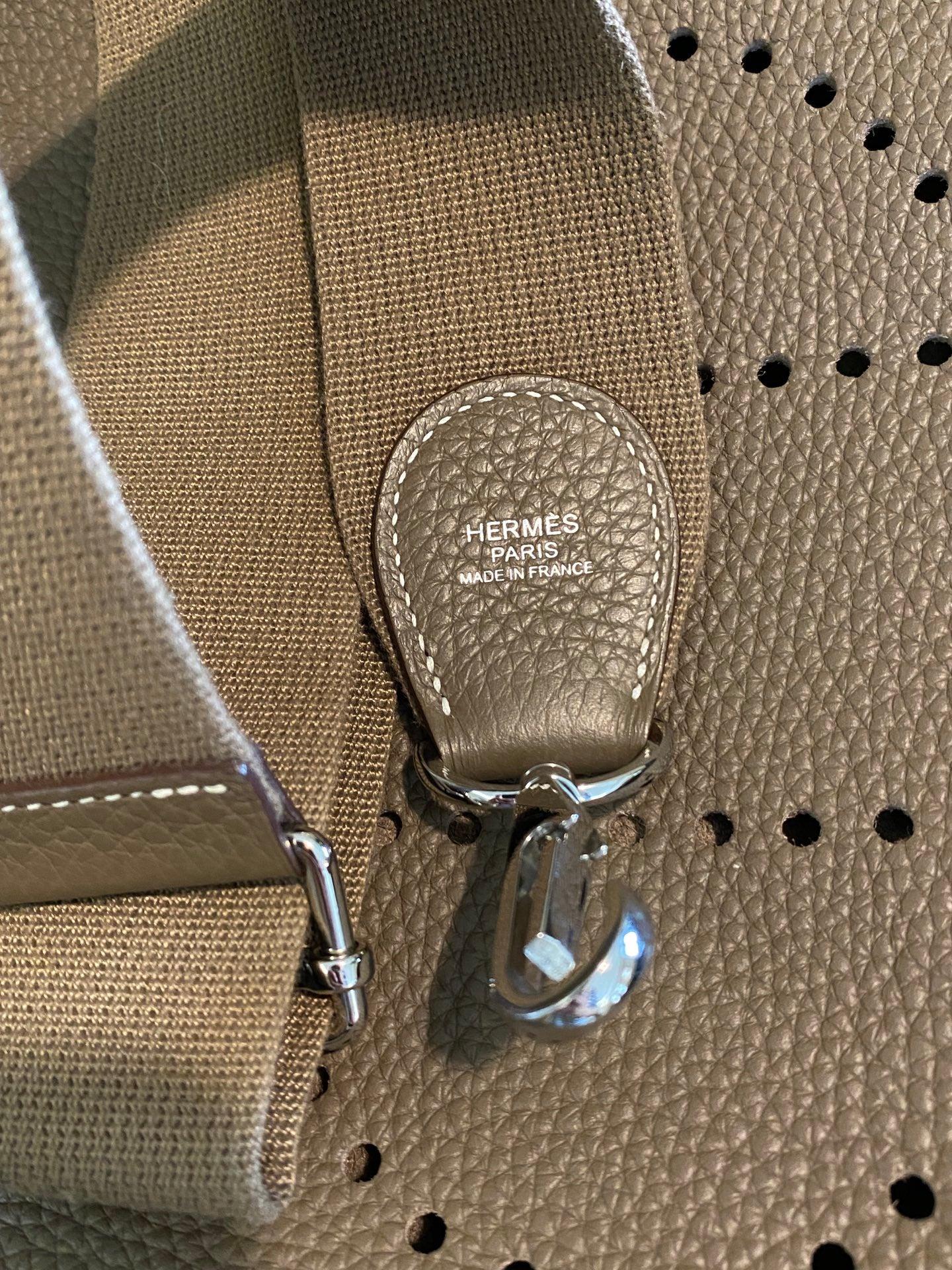 Hermes Evelyne 29 Large Crossbody Bag Grey with Strap For Sale 12