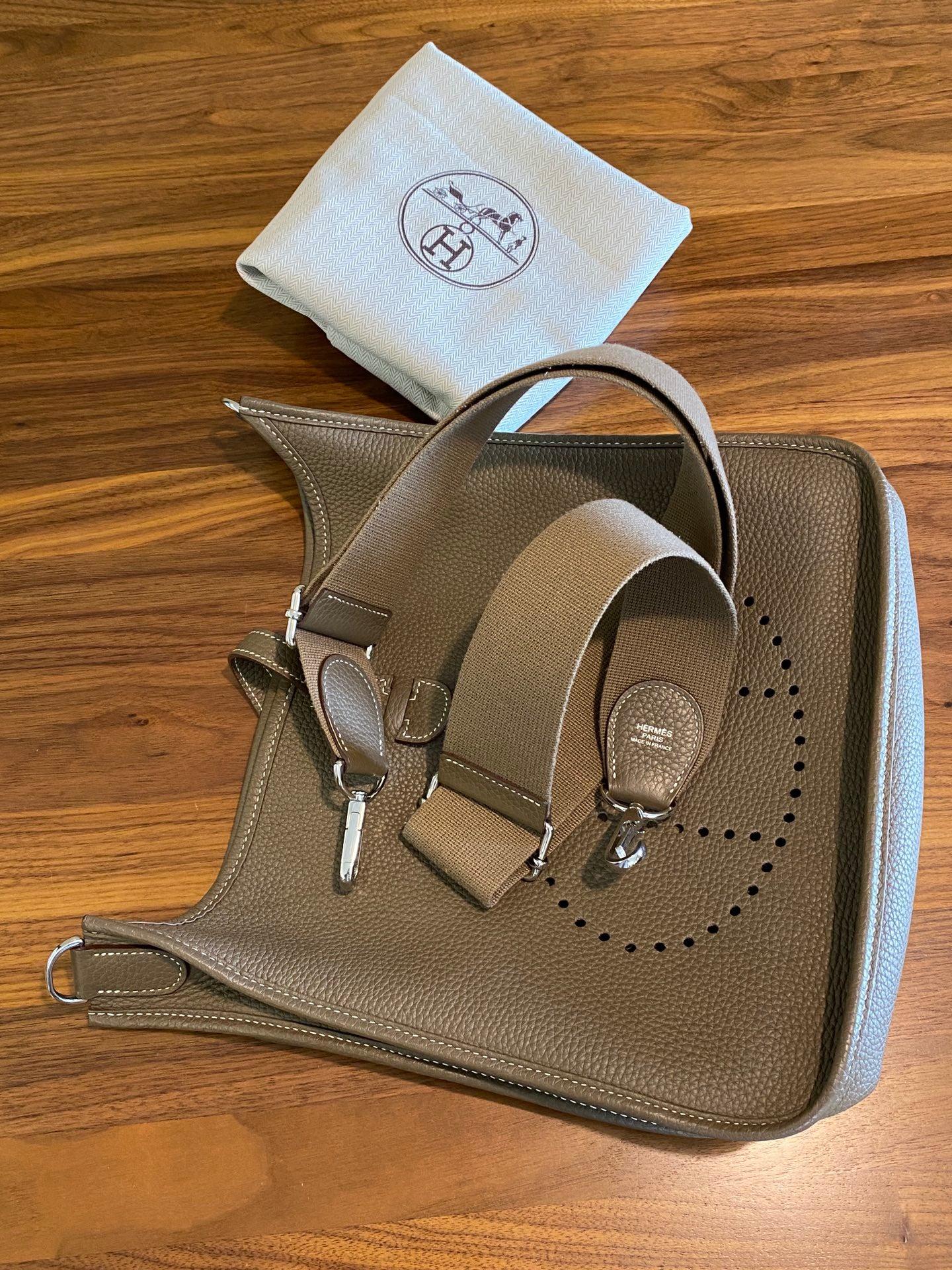 Hermes Evelyne 29 Large Crossbody Bag Grey with Strap For Sale 13