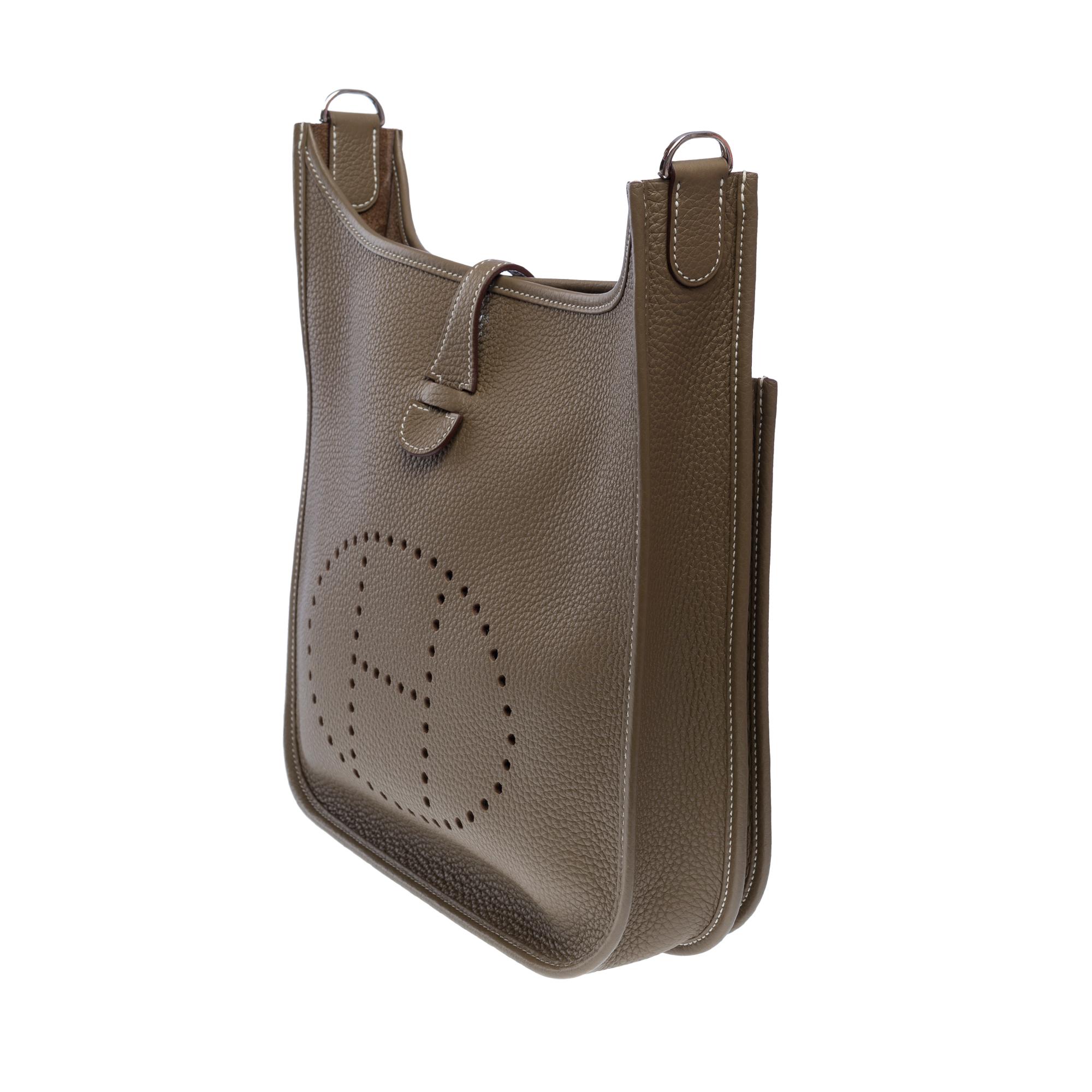 Women's Hermès Evelyne 29  shoulder bag in Etoupe Togo leather, PHW For Sale