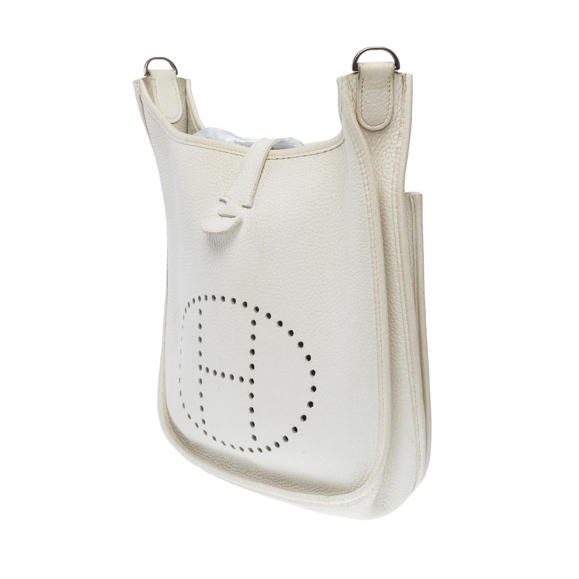 Hermès Evelyne 29  shoulder bag in White Togo Calf leather, PHW In Good Condition For Sale In Paris, IDF