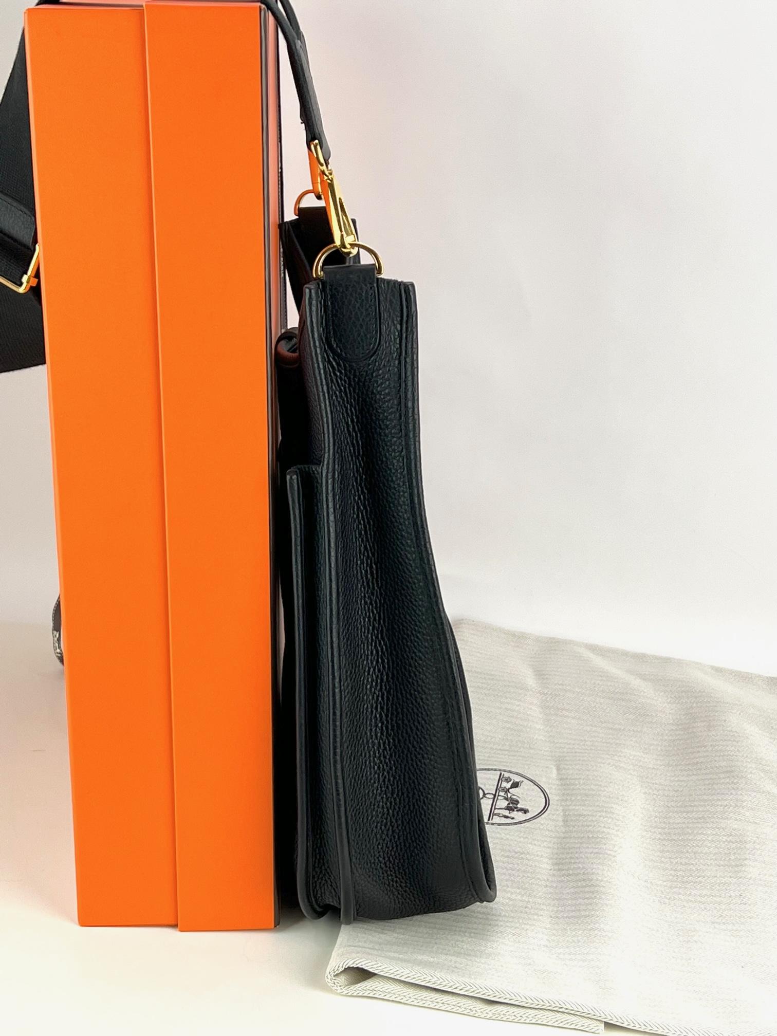 Pre-Owned  100% Authentic
Hermes Evelyne Bag Gen IIl Clemence GM Black
RATING: A/B...Very Good, well maintained, 
shows minor signs of wear
MATERIAL: caviar clemence leather
STRAP: Hermes removable , adjustable black canvas  
DROP: 20'' to 28''