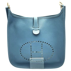 HERMÉS EVELYNE GM  Sac à bandoulière Clemens en cuir bleu, F in square 2002