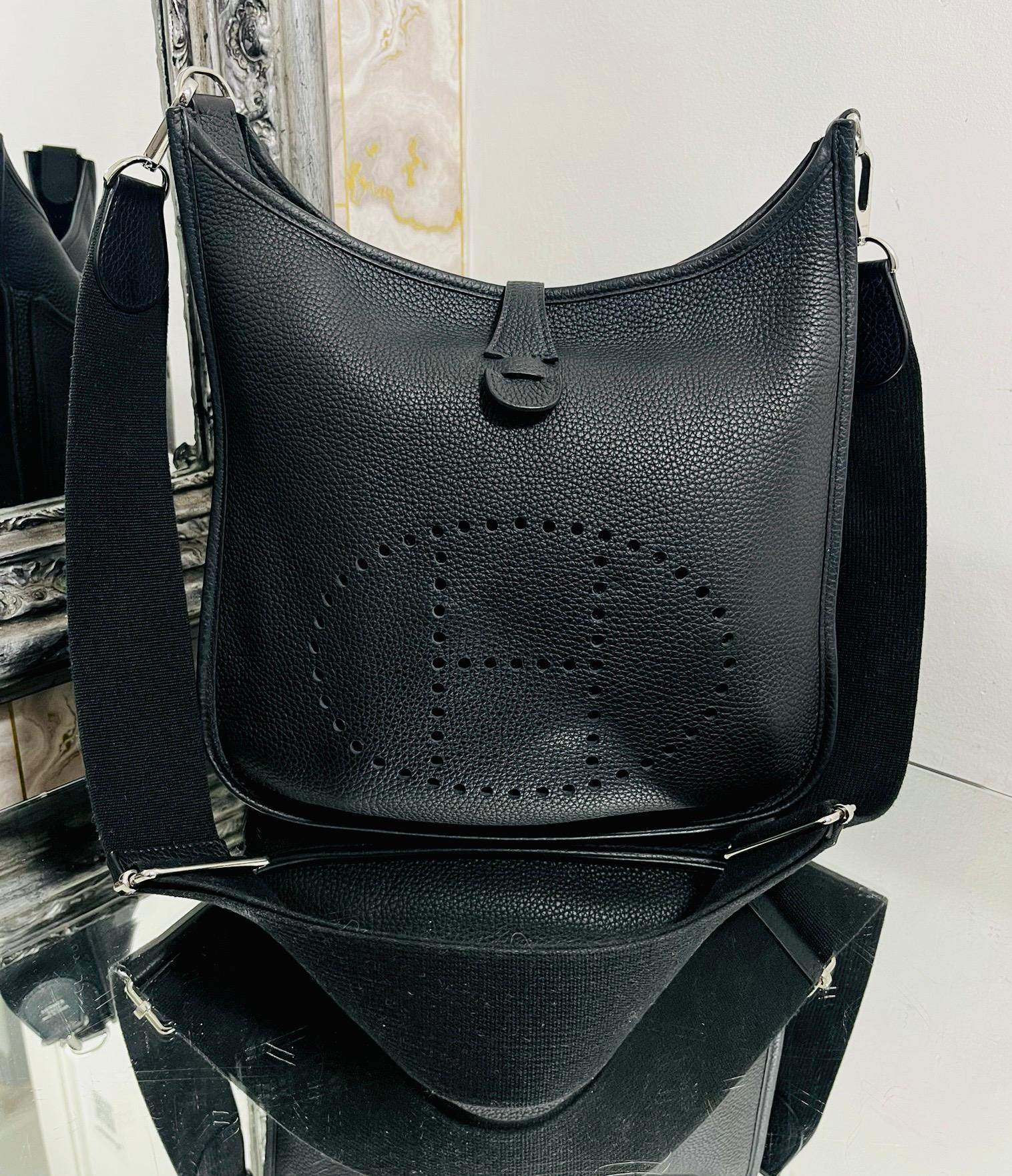 Discontinued Model - Hermes Evelyne III 29 Leather Bag

Black crossbody bag crafted from Taurillon Clemence leather.

Detailed with perforated leather 'H' logo at the front and patch pocket to rear.

Featuring leather tab closure and palladium