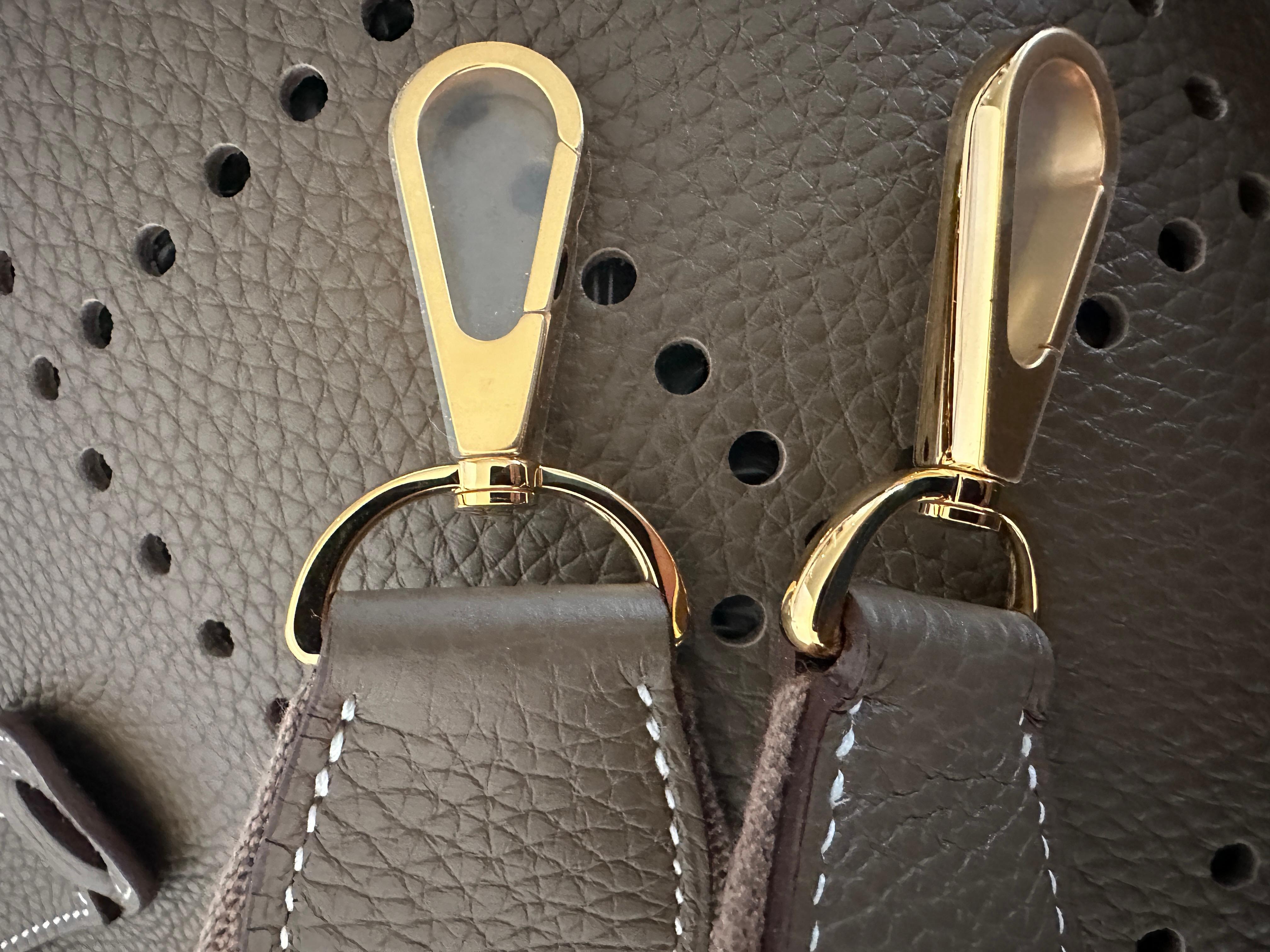 Hermes Evelyne III PM 29cm Etoupe Bag Taurillon Clemence GOLD Hardware In New Condition In West Chester, PA