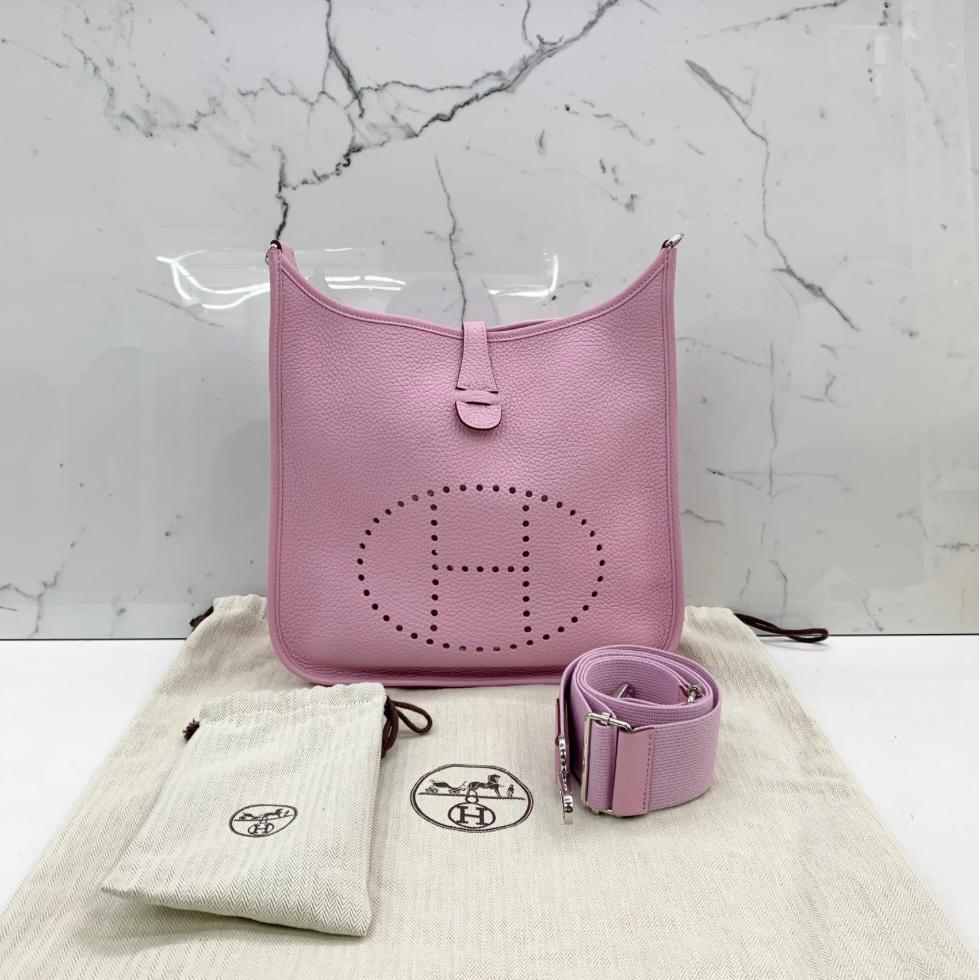 Hermes Evelyne III PM Mauve Sylvestre Clemence Palladium Hardware Pink Sakura In condizioni ottime in vendita a New York, NY