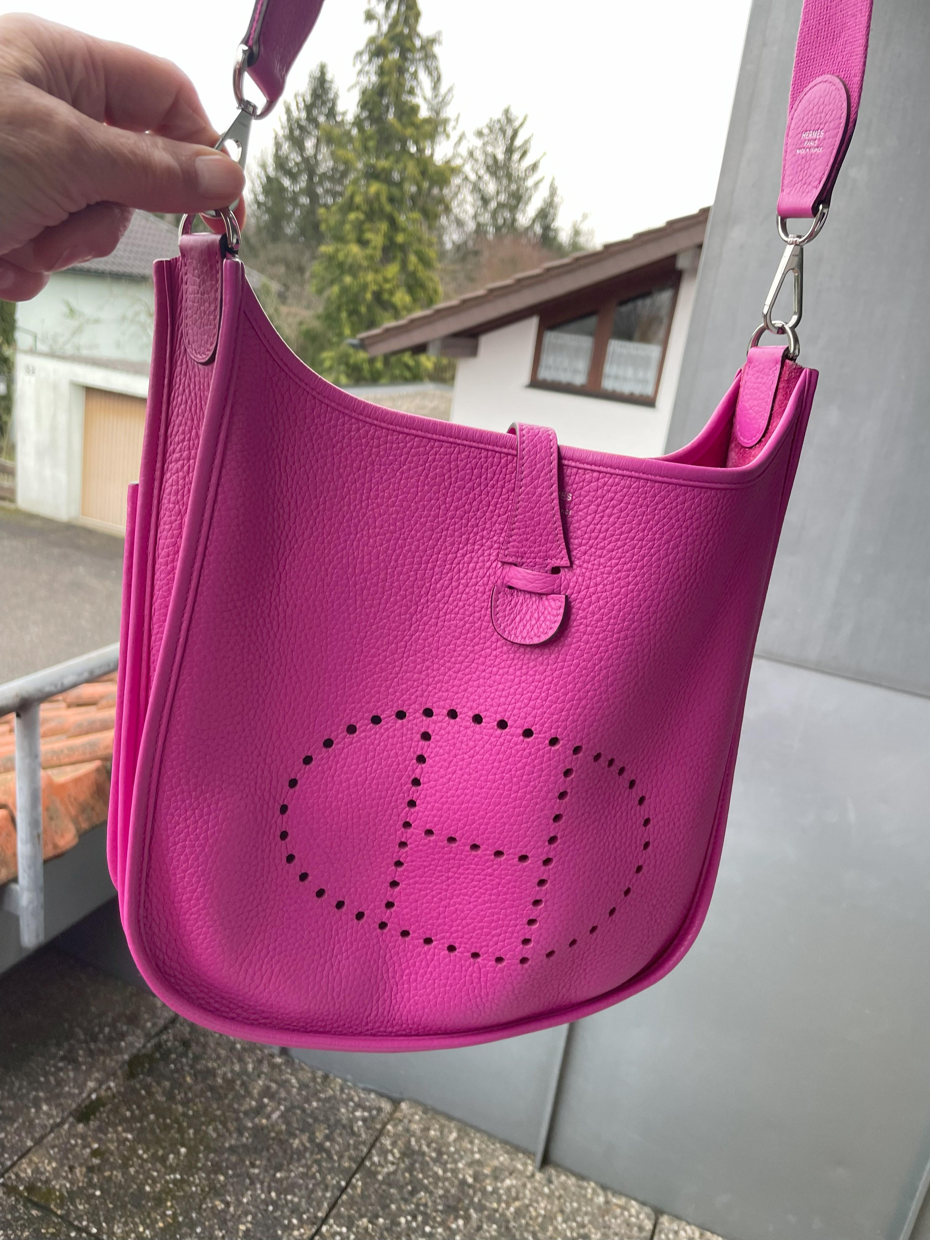 Hermès EVELYNE III PM SHOULDER BAG rosa Clemence-Leder, Seidenbeschläge C=2018 im Angebot 11