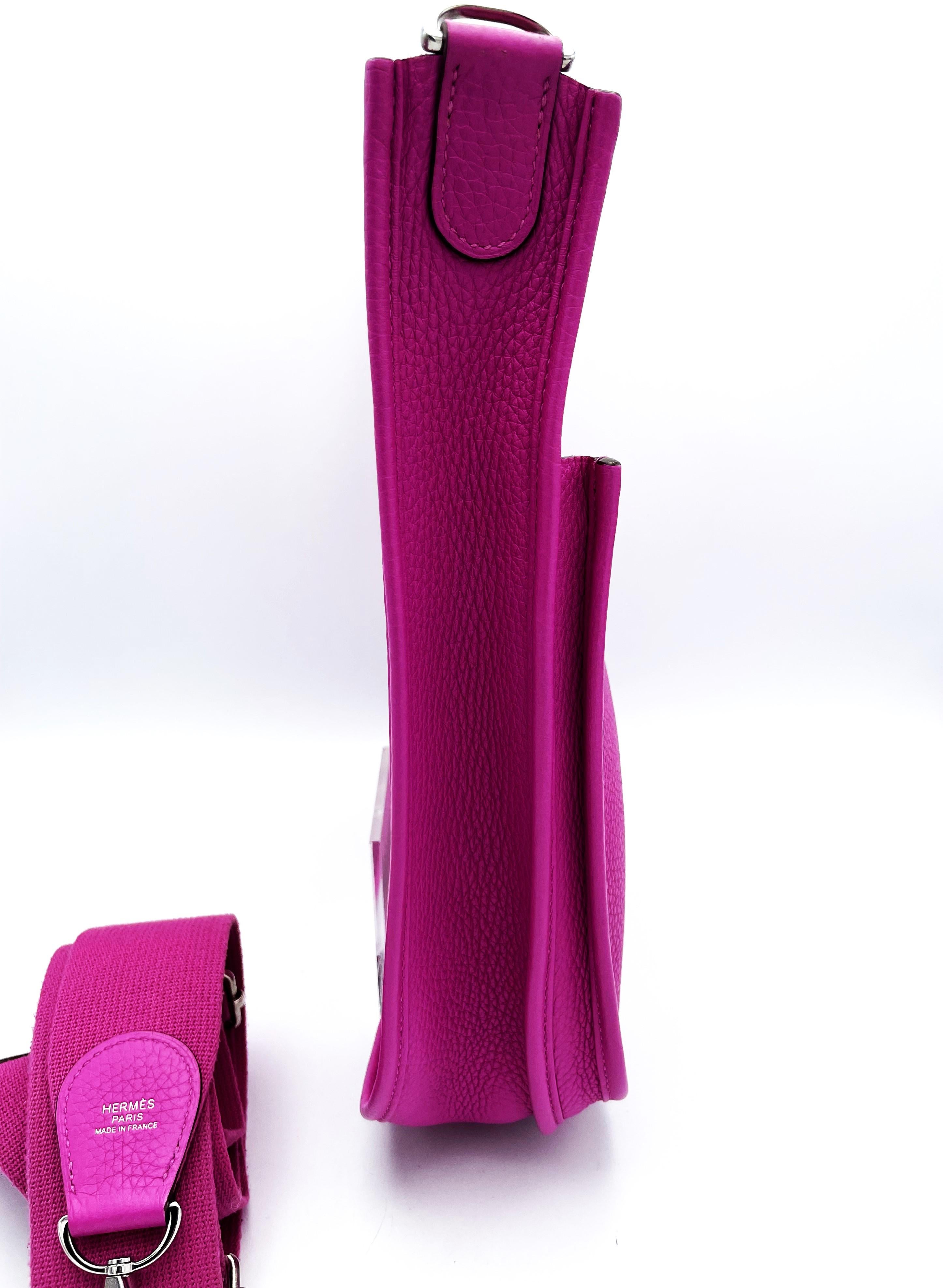 Hermès EVELYNE III PM SHOULDER BAG rosa Clemence-Leder, Seidenbeschläge C=2018 für Damen oder Herren im Angebot