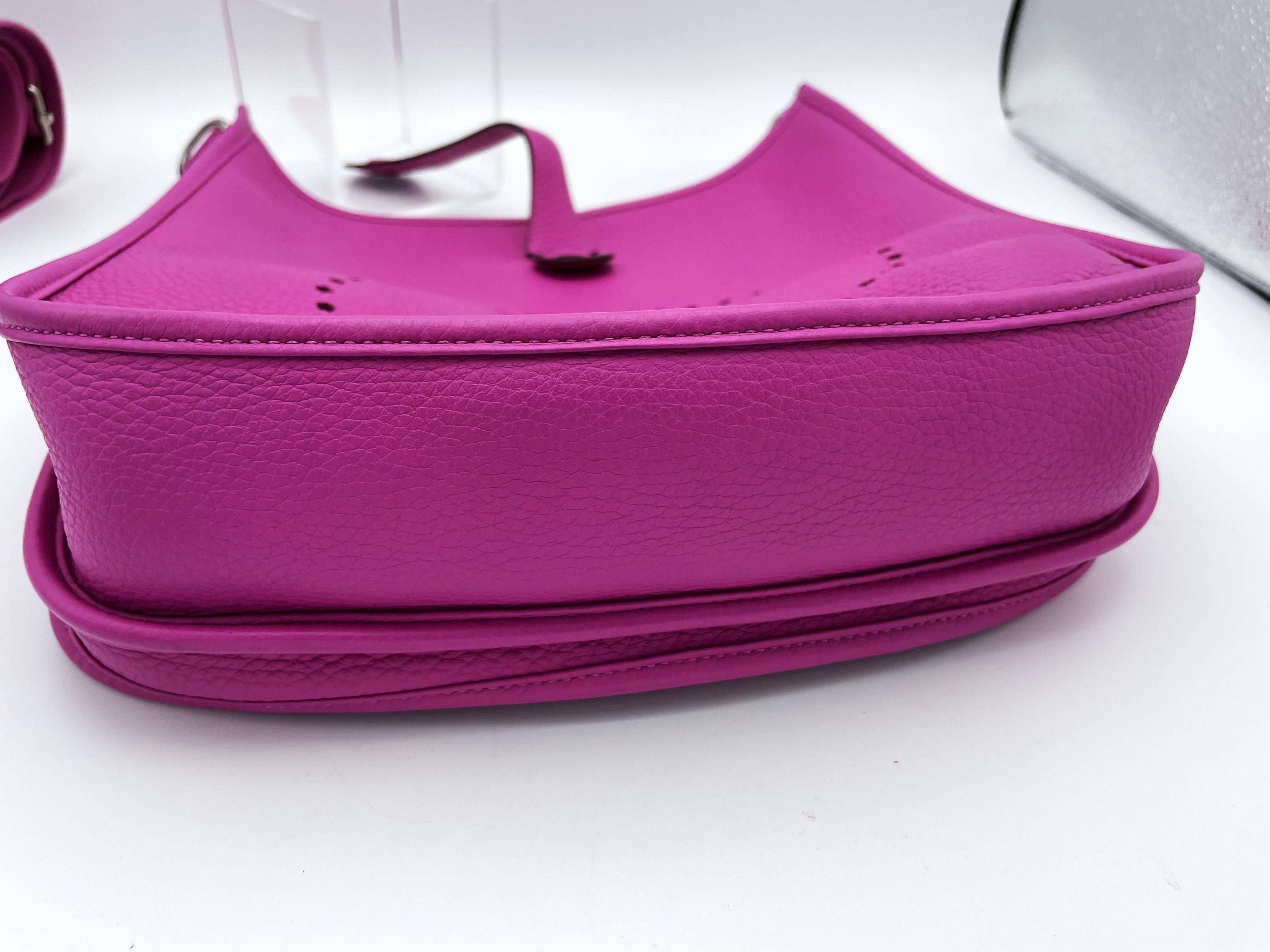 Hermès EVELYNE III PM SHOULDER BAG rosa Clemence-Leder, Seidenbeschläge C=2018 im Angebot 2