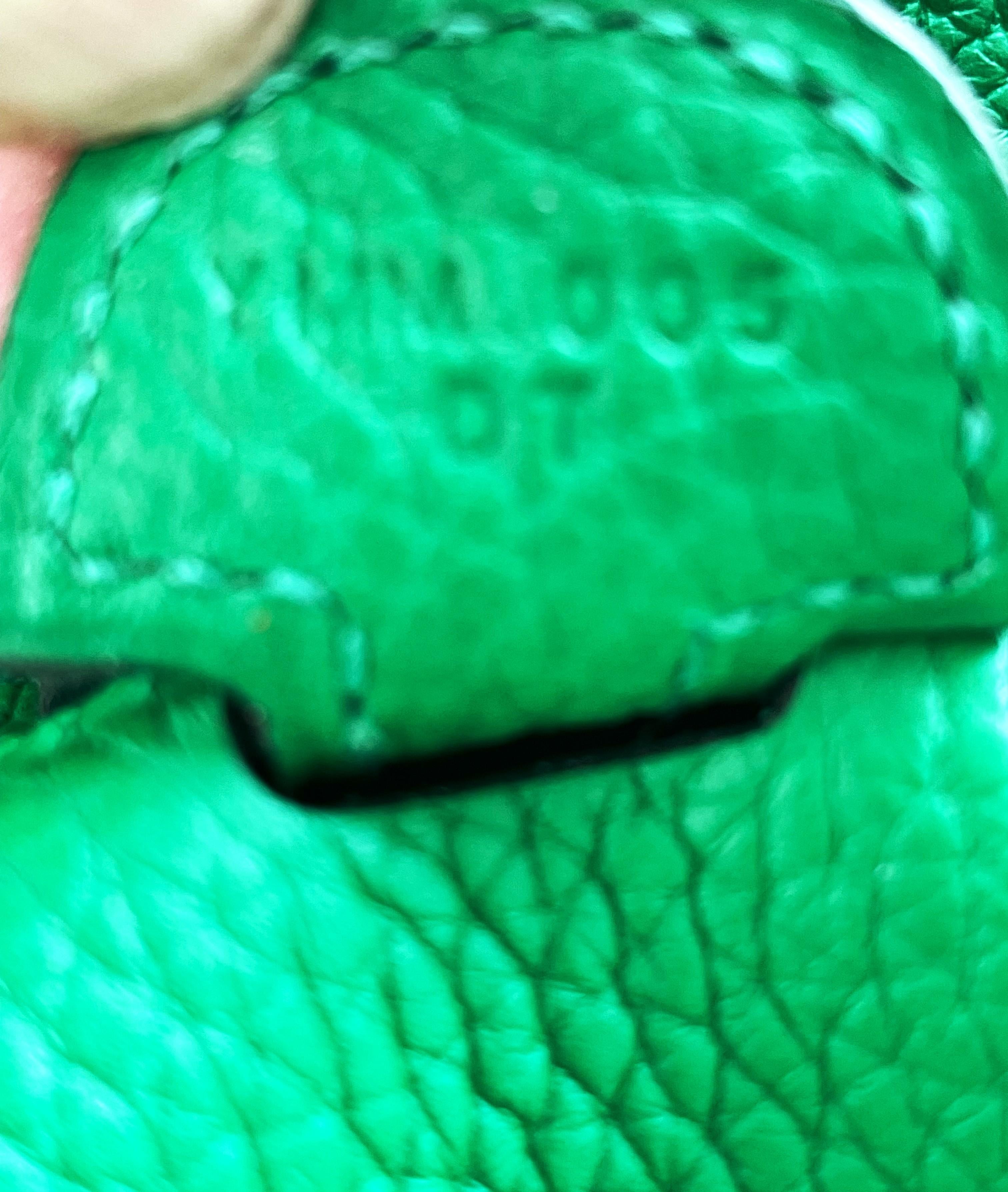 HERMÉS EVELYNE III SHOULDER BAG, Togo leather, green/bambo, PM , stamp 2004 4