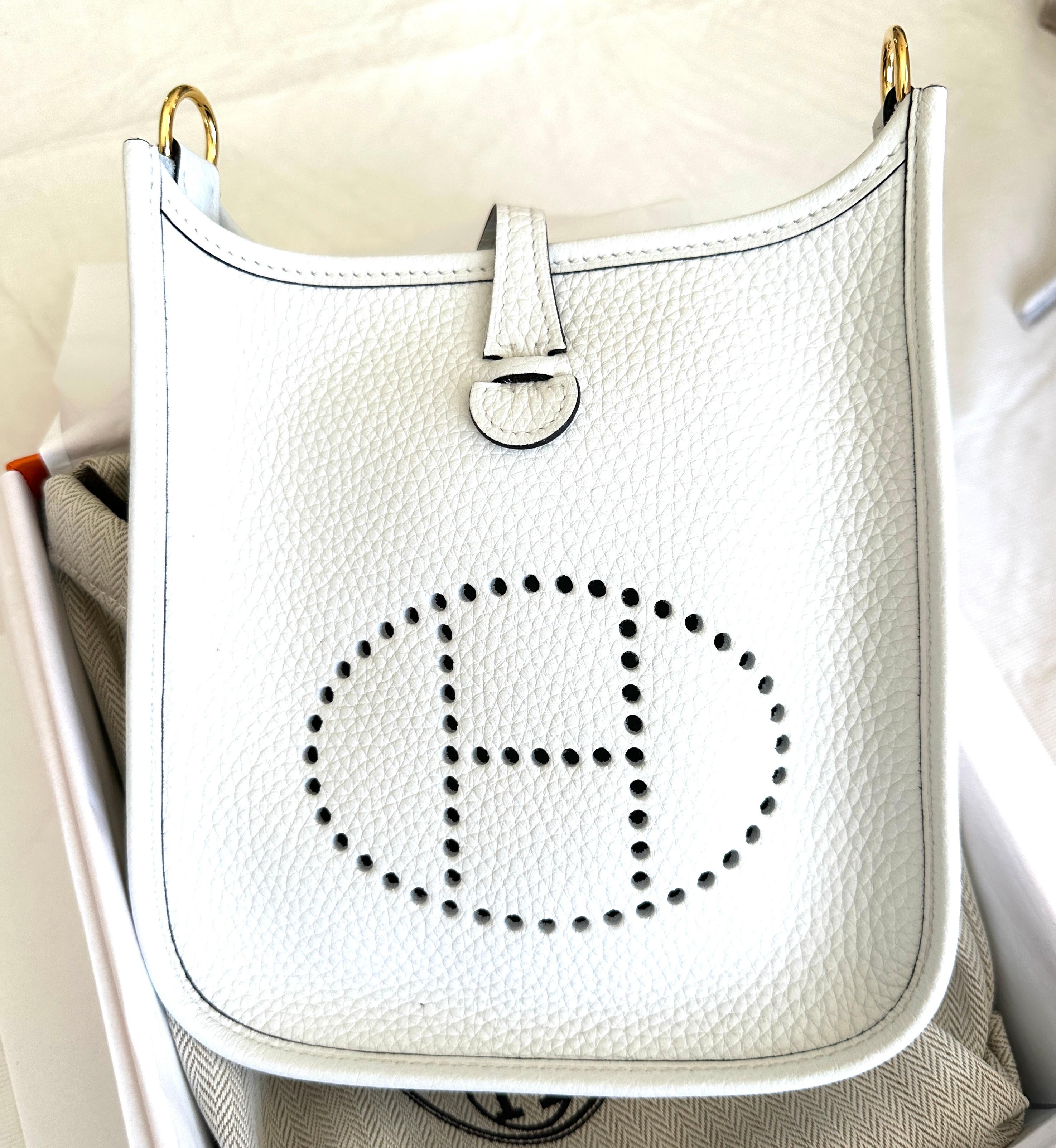 Hermes Evelyne Tpm 16
We have it in stock, ready, store fresh

This is the mini, the smallest size they make
The perfect neutral! Think spring summer

Color is New White
Comes with matching strap 

Collection B
Natural  interior
Gold plated