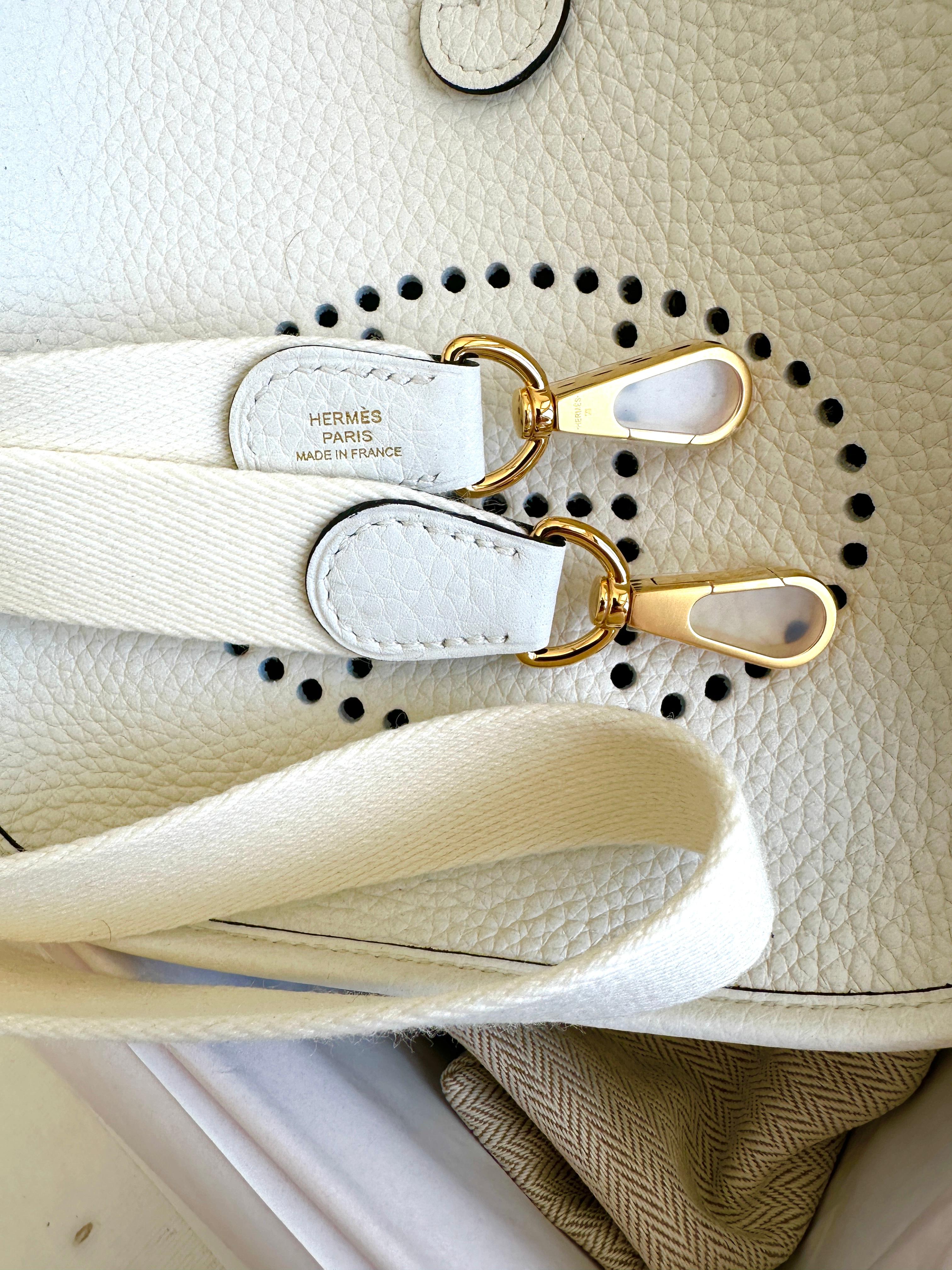 Women's or Men's Hermès Evelyne New White TPM  Bag 16 Gold Hardware For Sale