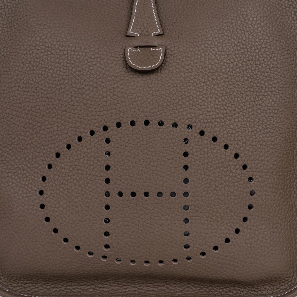 Mightychic offers an Hermes Evelyne PM featured in neutral Etoupe.
Fresh with palladium hardware.
Plush clemence leather.
Fabulous shoulder or crossbody bag with roomy interior and rear outside deep pocket. 
Sport strap in textile with leather and
