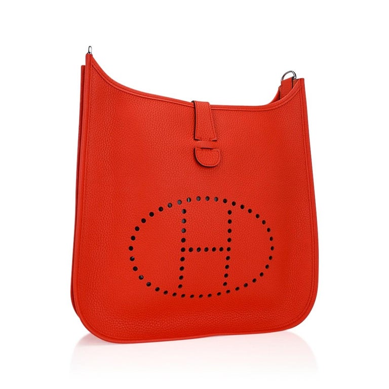 Mightychic offers an Hermes Evelyne PM featured in vivid Orange Poppy.
Fabulous shoulder or cross body bag with roomy interior and rear outside deep pocket.
Plush Clemence leather.
Sport strap in textile with leather and Palladium hardware