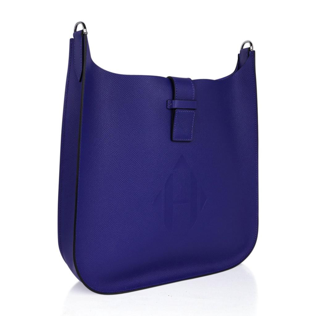 Mightychic offers an Hermes Evelyne PM Sellier featured in Bleu Electric.
Crisp with Palladium hardware and epsom leather.
Brought to its pure minimal lines, the turned out edges of the sellier create a geometric and stark structure.
This sleek