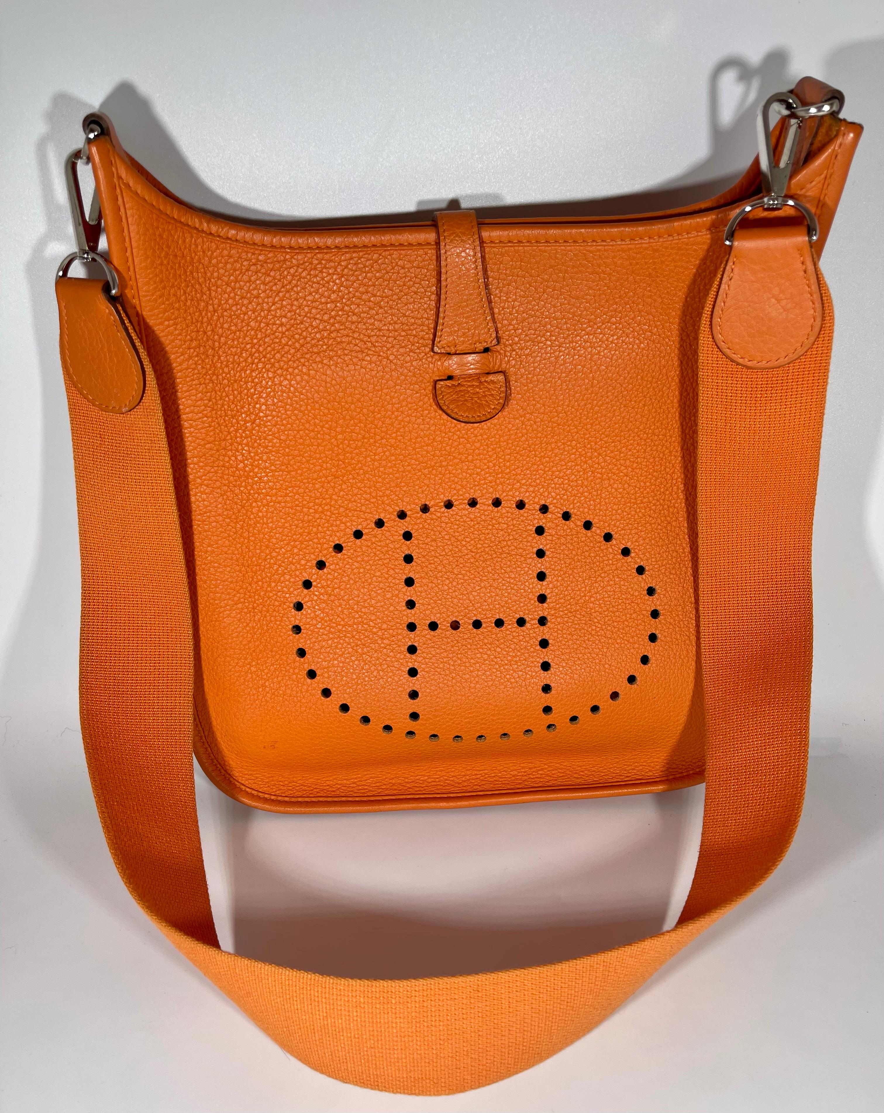 Women's Hermès Evelyne Pm Oranges Leather Cross Body Bag, Excellent condition For Sale