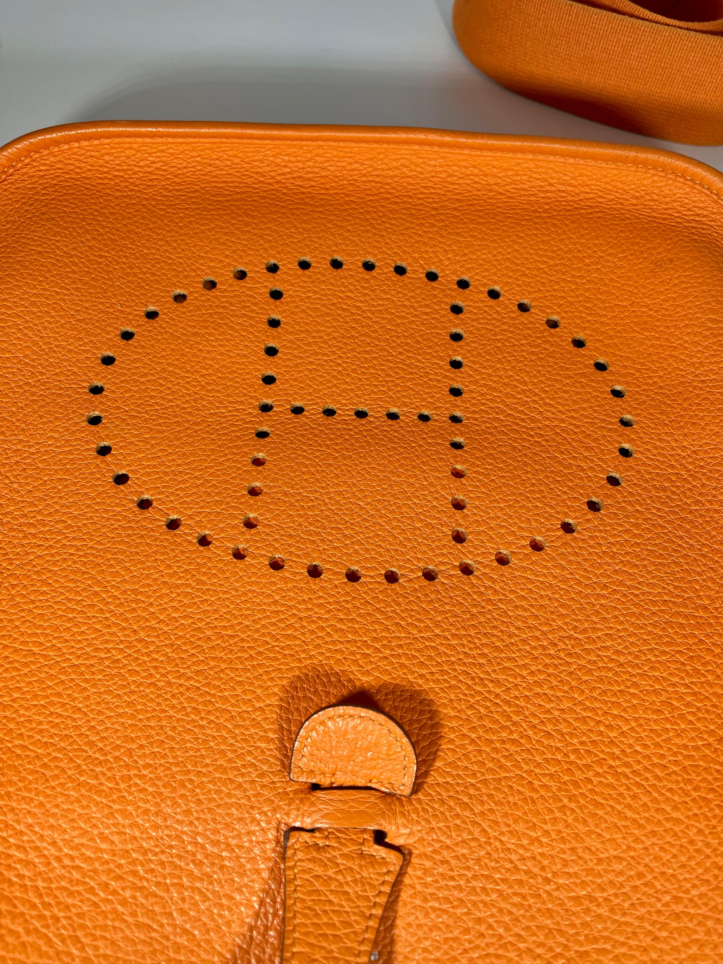 Hermès Evelyne Pm Oranges Leather Cross Body Bag, Excellent condition For Sale 4