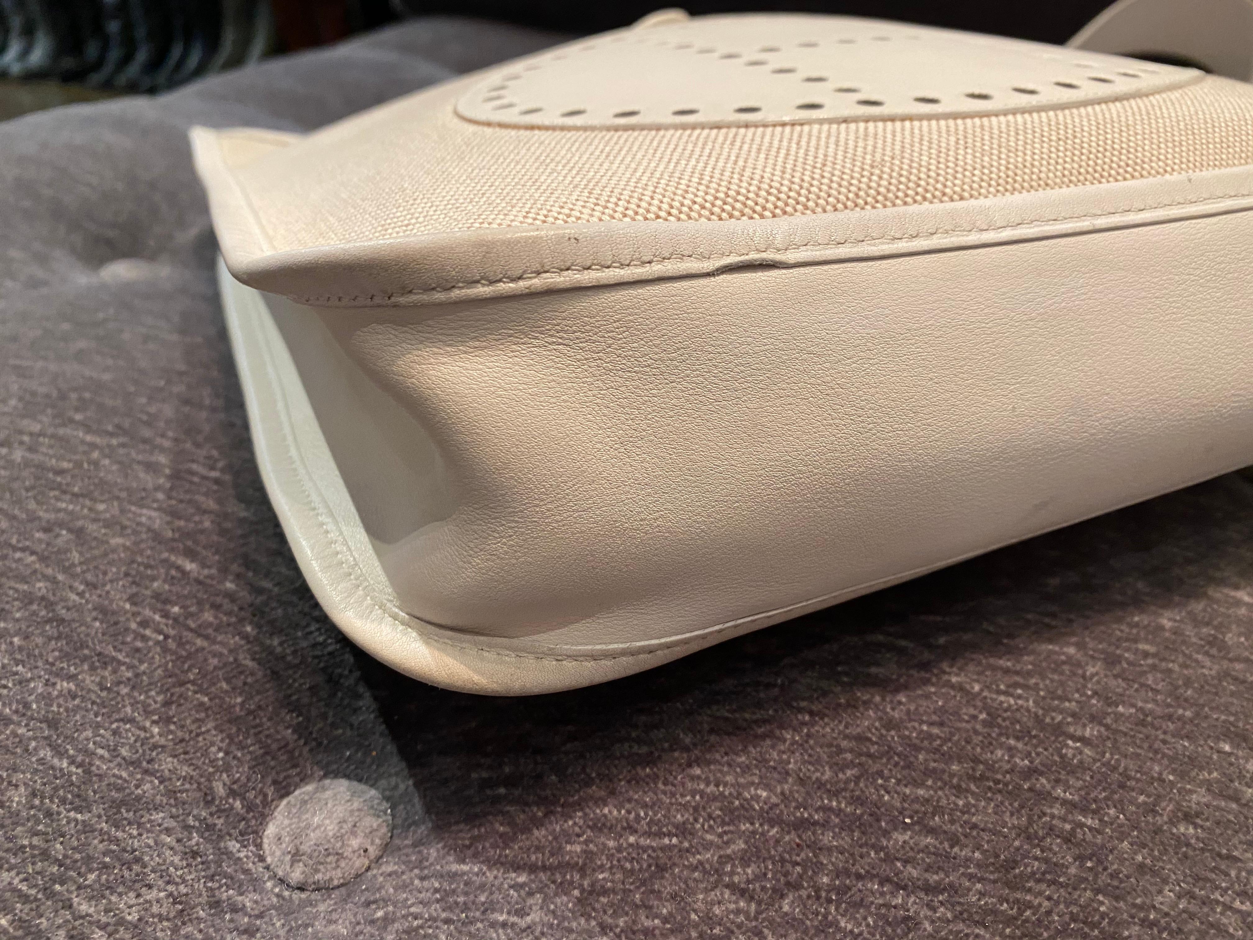 Hermes Evelyne Pm White Leather/Canvas Shoulder Bag In Good Condition For Sale In Roslyn, NY