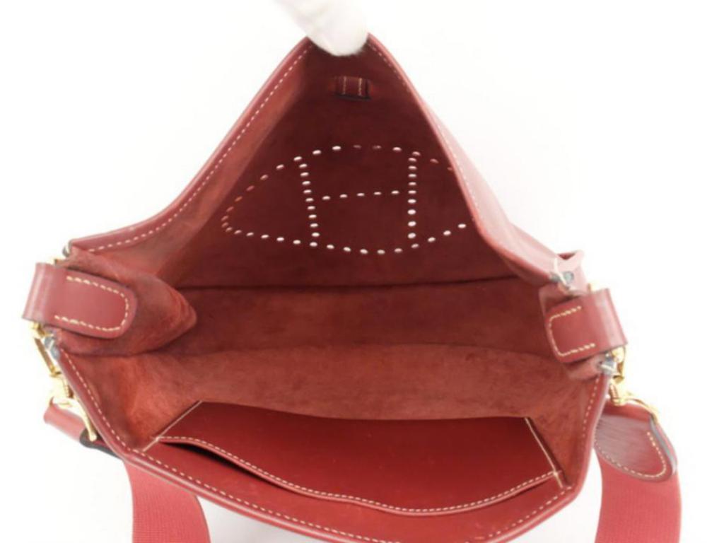 Hermès Evelyne Rouge 230458 Red Leather Shoulder Bag In Good Condition For Sale In Forest Hills, NY