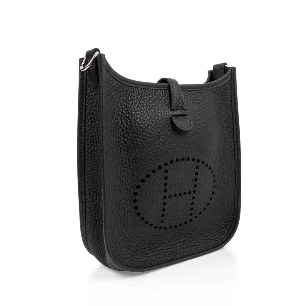 Mightychic offers an Hermes Evelyne TPM bag featured in Black.  
Clemence leather is soft and scratch resistant.
Signature perforated H on front of bag.
Fresh with Palladium hardware.
Fabulous shoulder or cross body bag. 
Sport strap in textile with