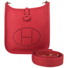 Hermes Evelyne TPM Tasche Rouge Casaque Clemence Leder Gold Hardware