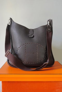 HERMÈS - Evelyne Vintage Unisex Crossbody Bag in Classic Leather Design 2010