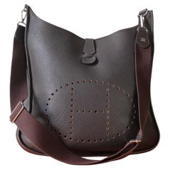 HERMÈS - Evelyne Vintage Unisex Crossbody Bag in Classic Leather Design 2010